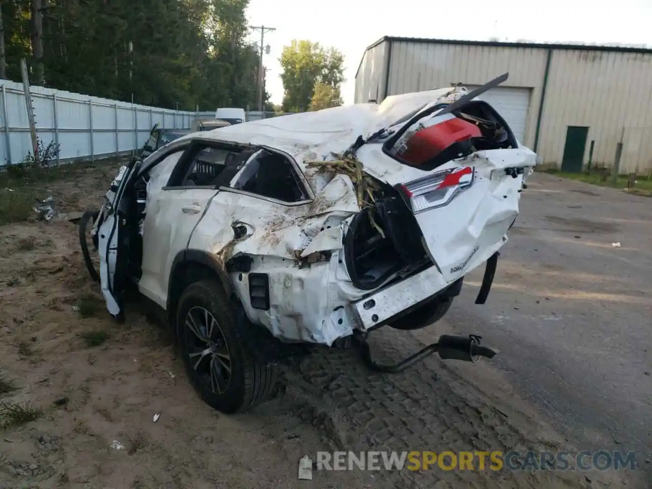 3 Photograph of a damaged car 5TDBZRFH8KS724650 TOYOTA HIGHLANDER 2019