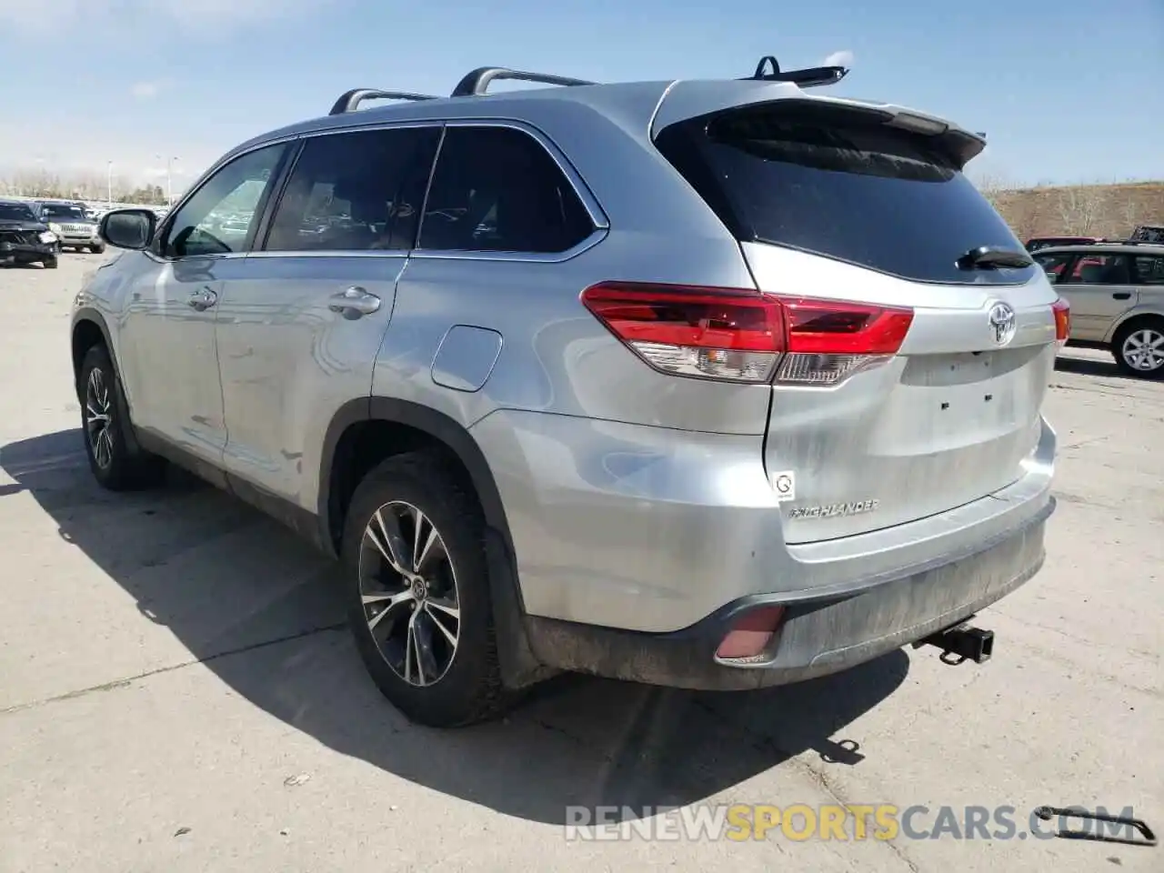 3 Photograph of a damaged car 5TDBZRFH8KS724907 TOYOTA HIGHLANDER 2019