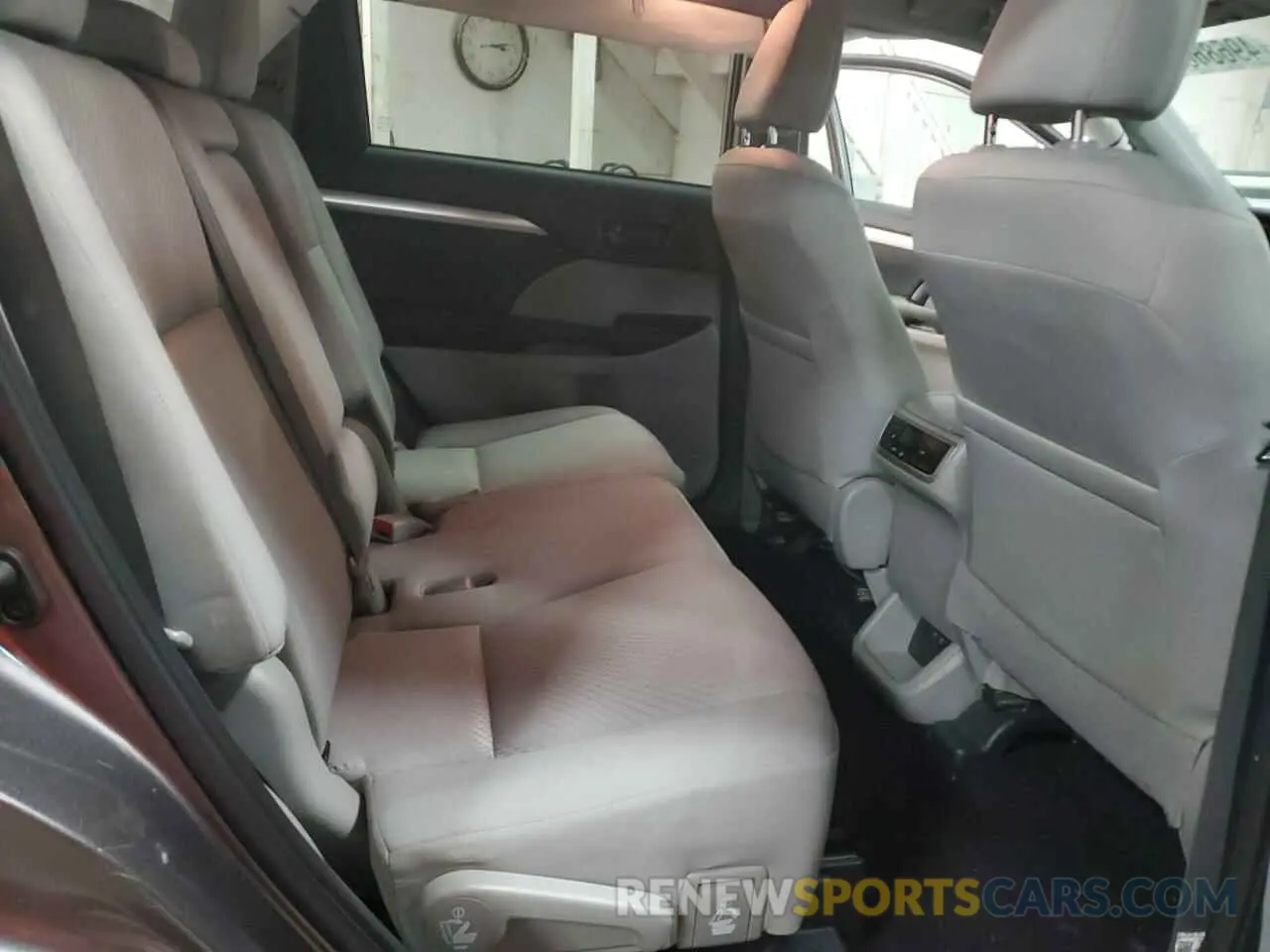12 Photograph of a damaged car 5TDBZRFH8KS726401 TOYOTA HIGHLANDER 2019