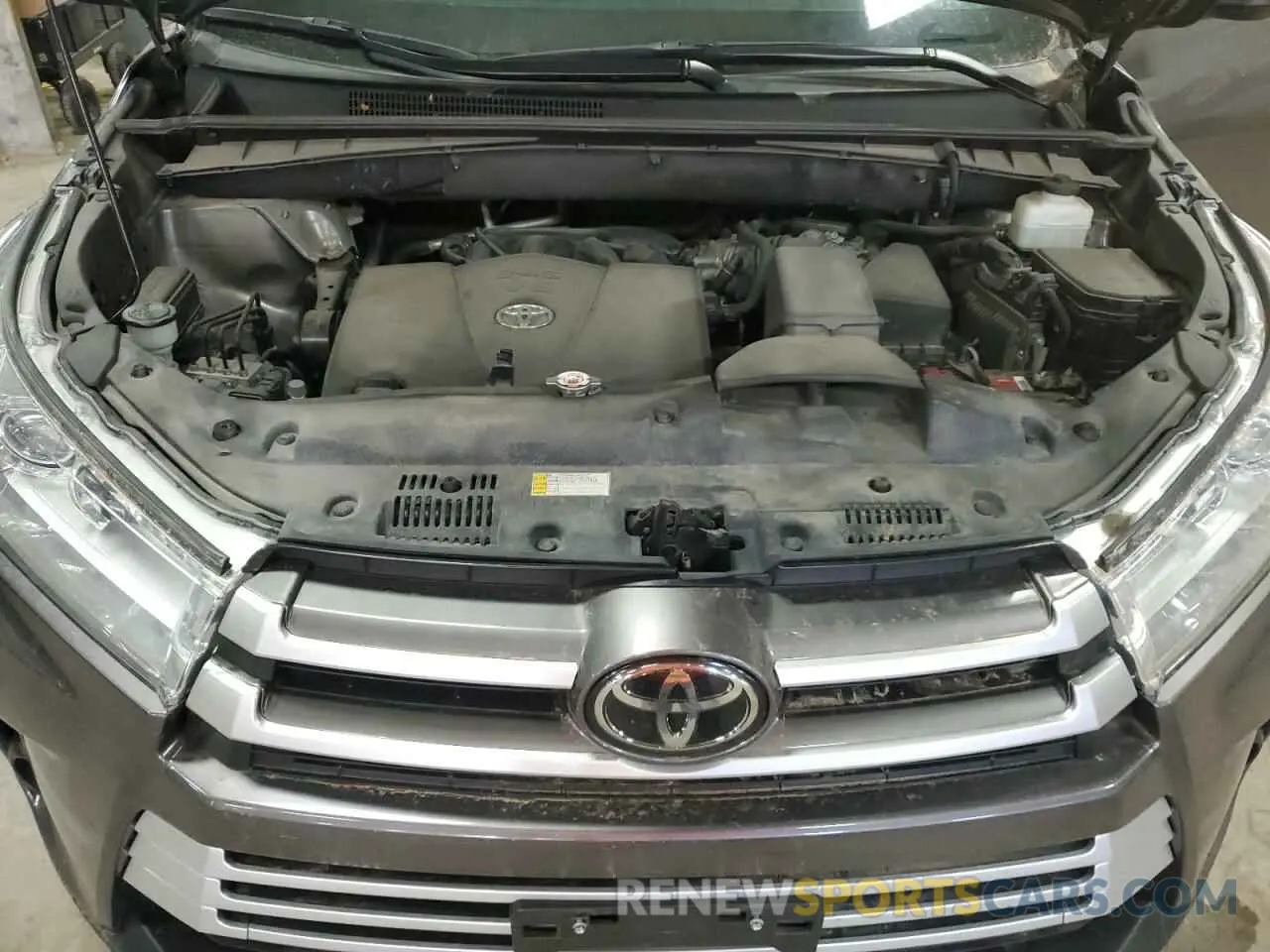 14 Photograph of a damaged car 5TDBZRFH8KS726401 TOYOTA HIGHLANDER 2019