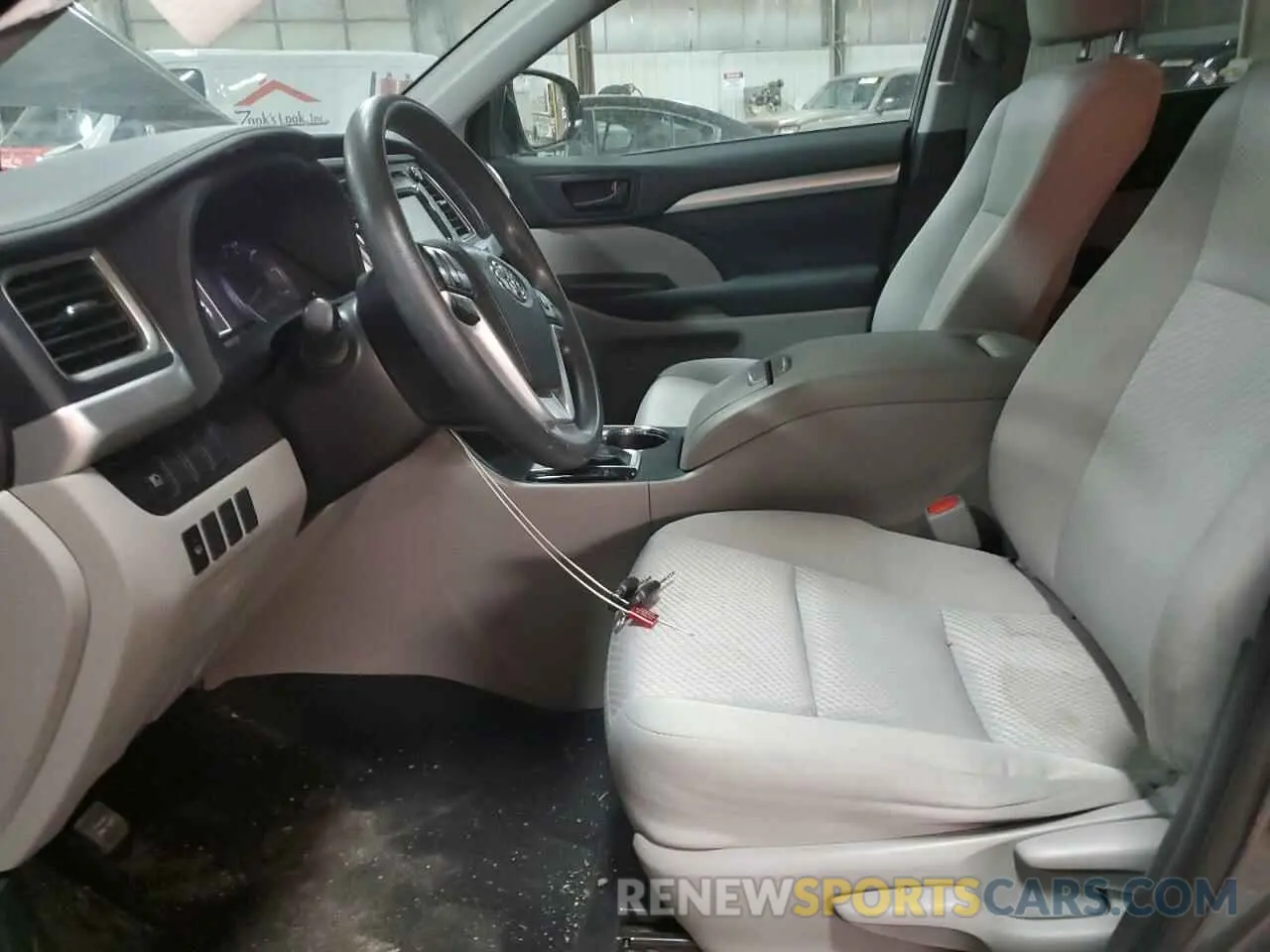 7 Photograph of a damaged car 5TDBZRFH8KS726401 TOYOTA HIGHLANDER 2019