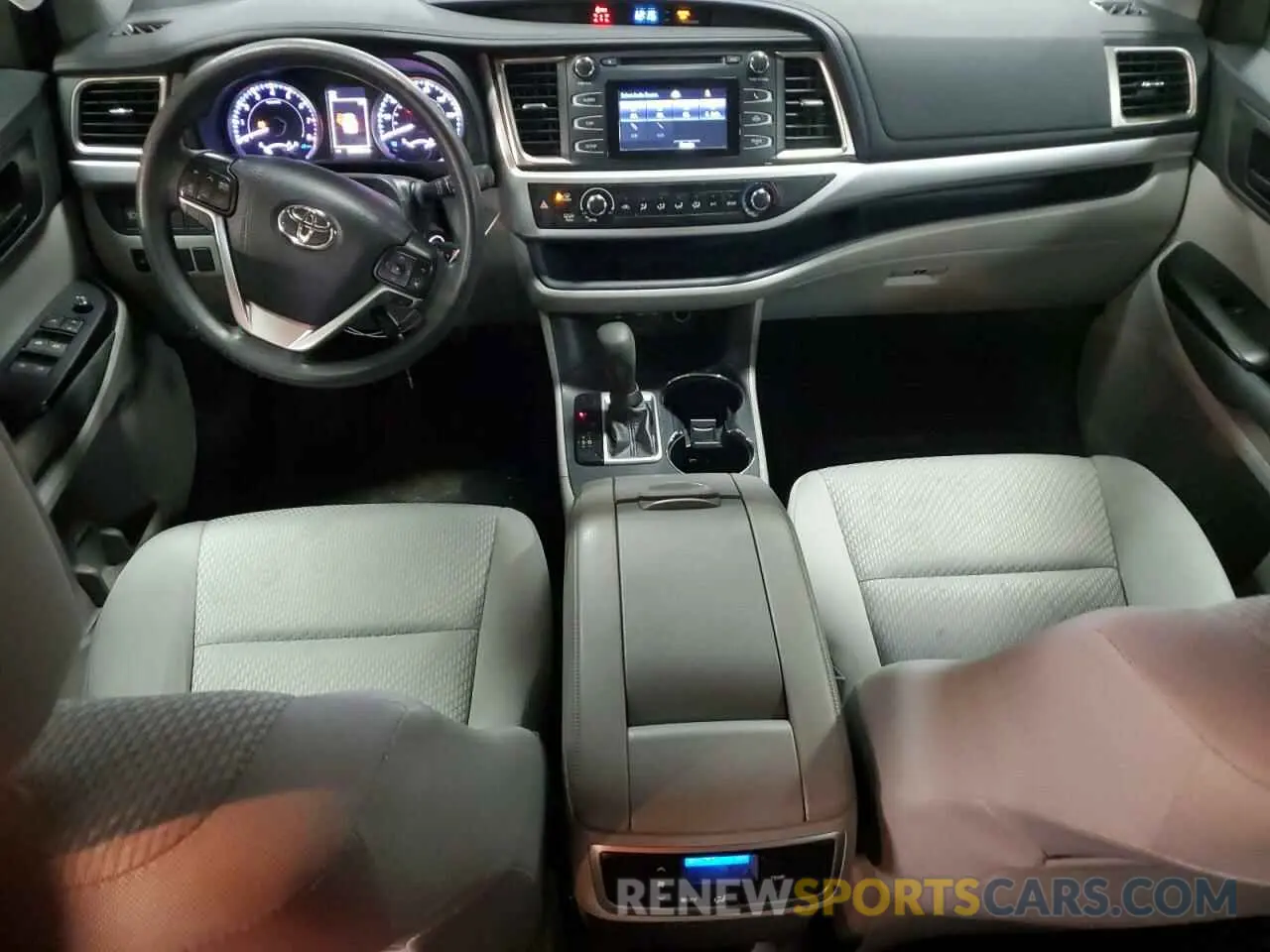 8 Photograph of a damaged car 5TDBZRFH8KS726401 TOYOTA HIGHLANDER 2019