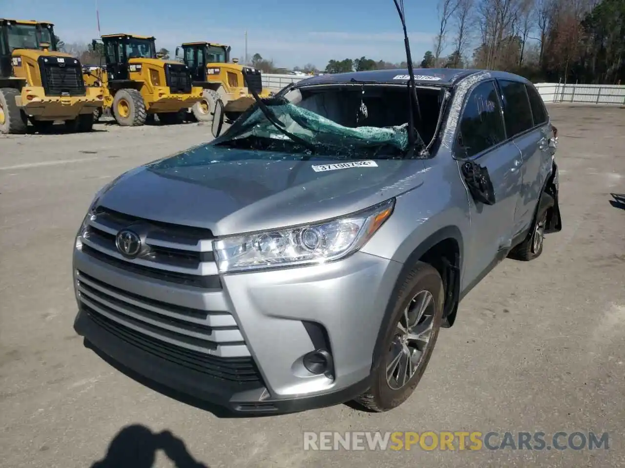 2 Photograph of a damaged car 5TDBZRFH8KS735020 TOYOTA HIGHLANDER 2019