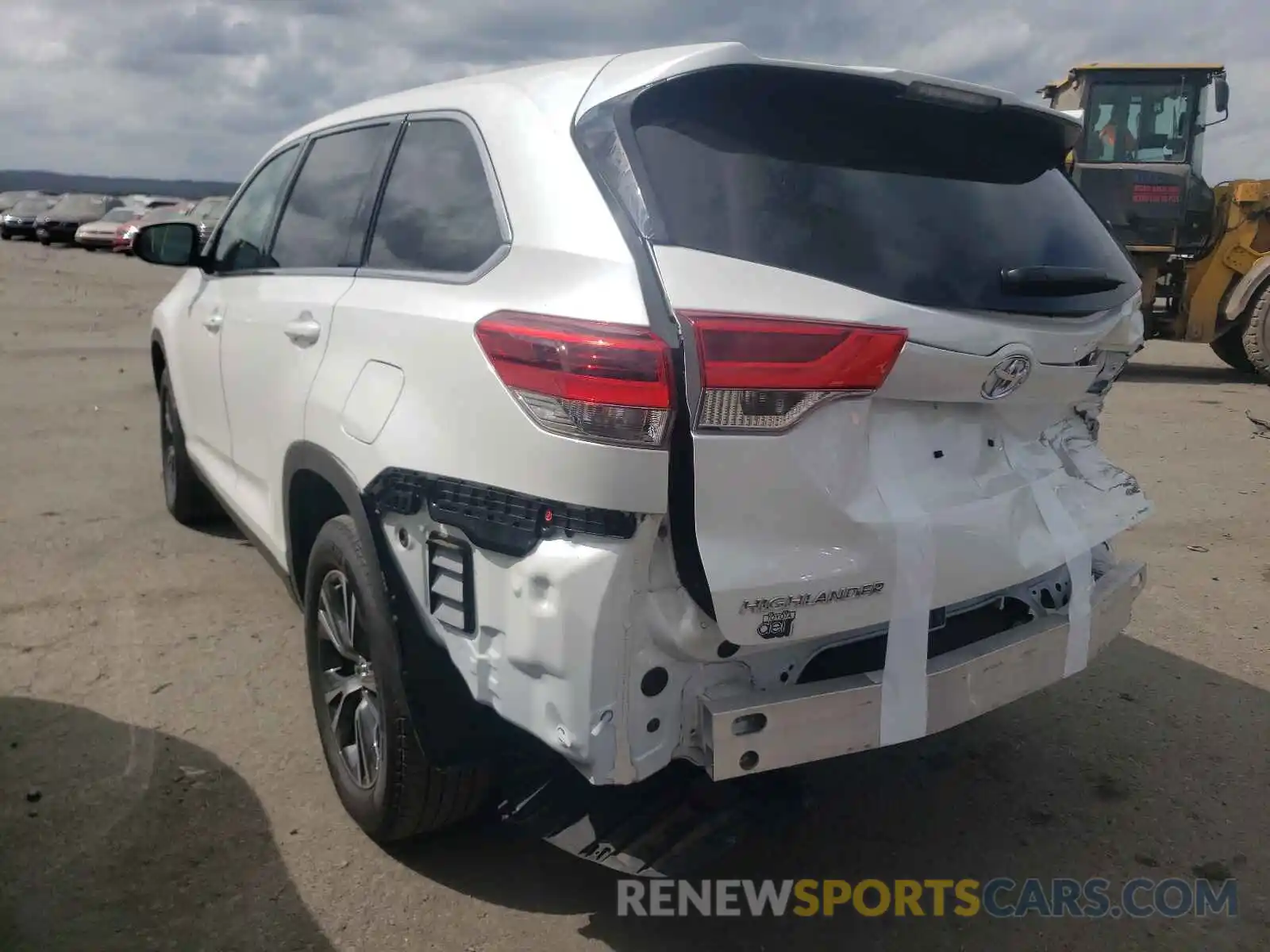 3 Photograph of a damaged car 5TDBZRFH8KS741058 TOYOTA HIGHLANDER 2019