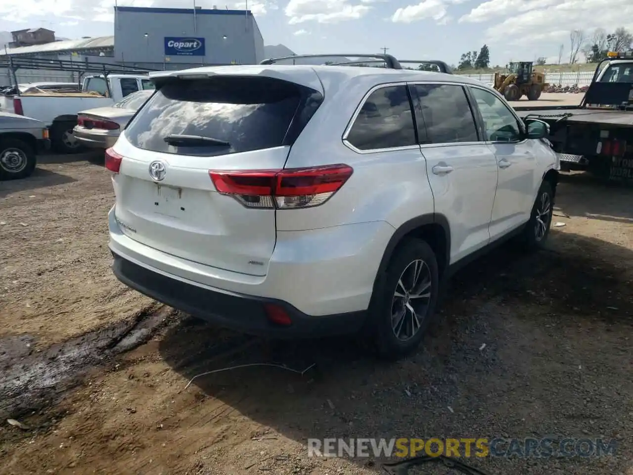 4 Photograph of a damaged car 5TDBZRFH8KS927098 TOYOTA HIGHLANDER 2019