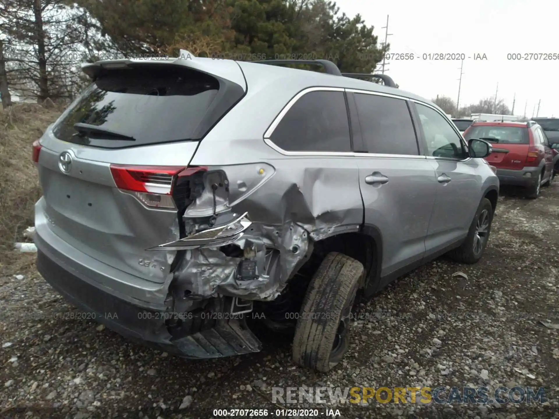 4 Photograph of a damaged car 5TDBZRFH8KS933497 TOYOTA HIGHLANDER 2019