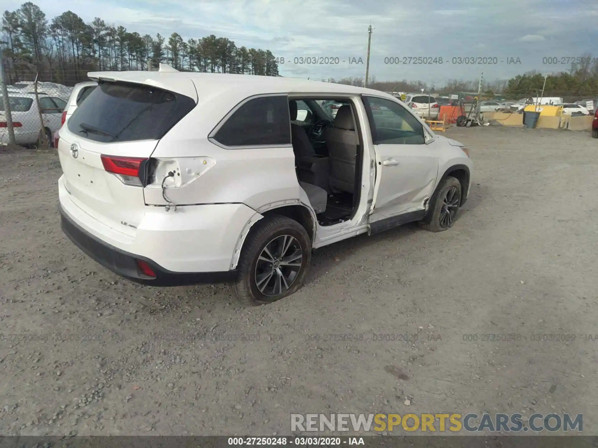 4 Photograph of a damaged car 5TDBZRFH8KS934309 TOYOTA HIGHLANDER 2019