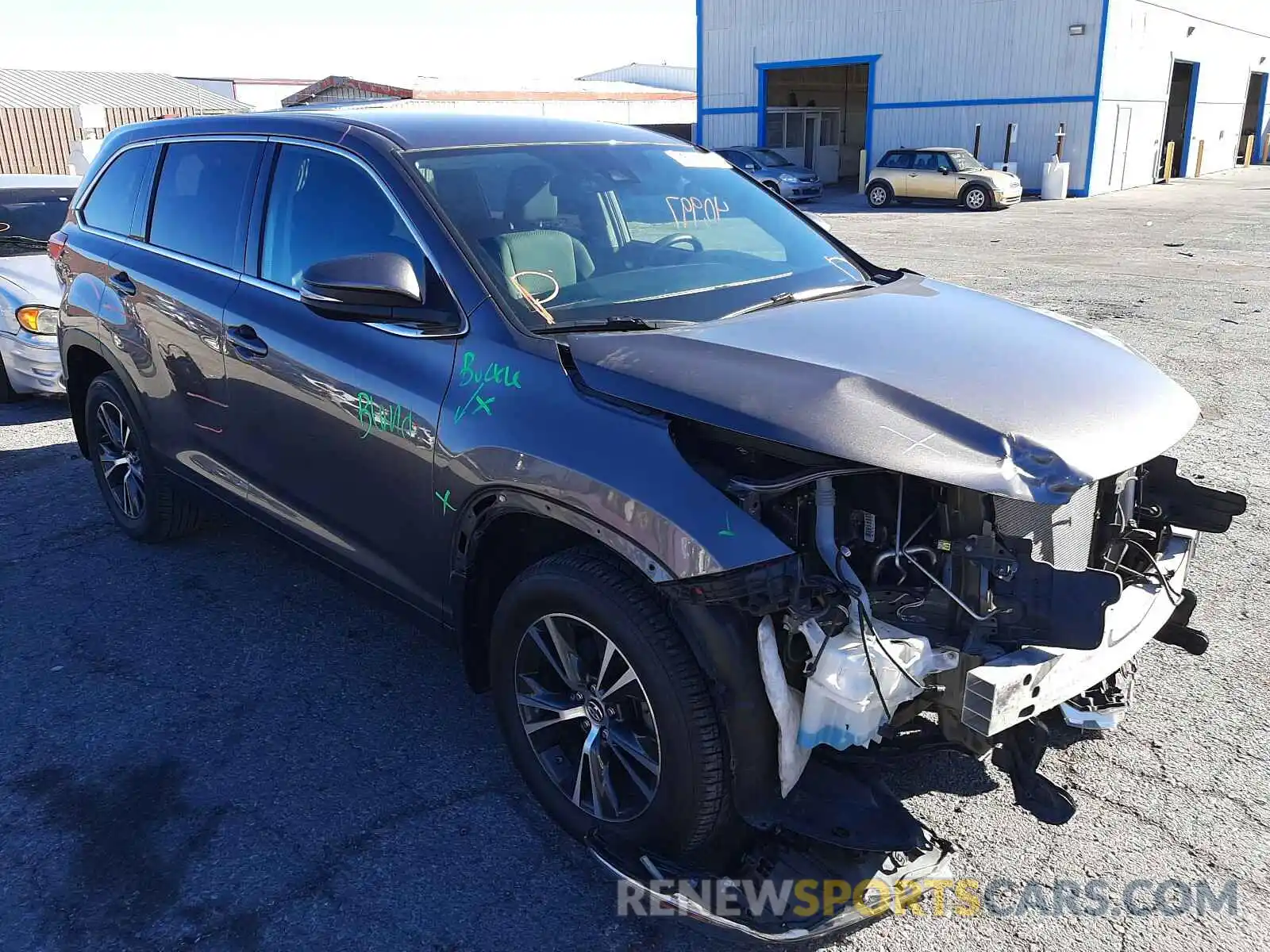 1 Photograph of a damaged car 5TDBZRFH8KS944709 TOYOTA HIGHLANDER 2019