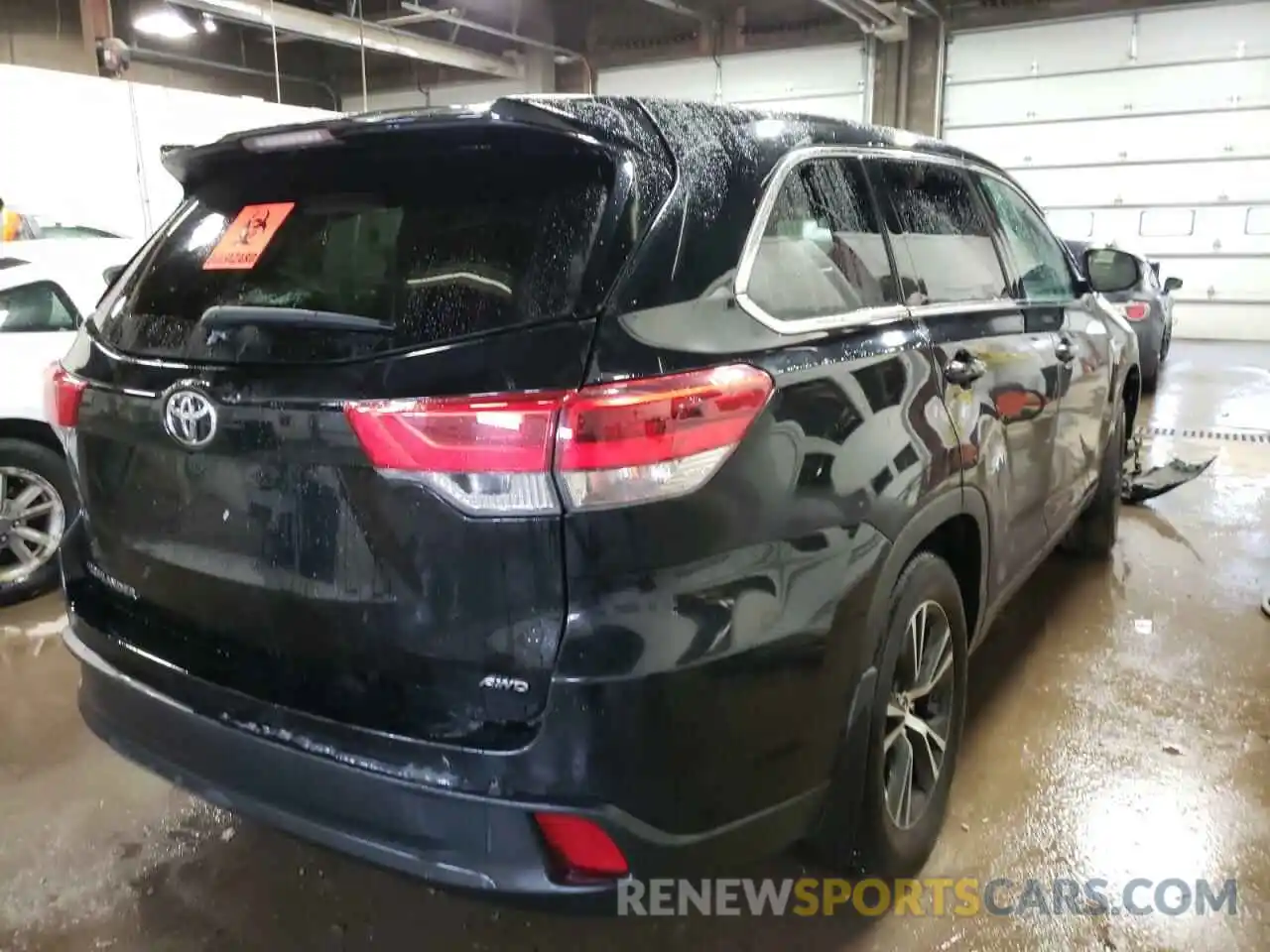 4 Photograph of a damaged car 5TDBZRFH8KS946217 TOYOTA HIGHLANDER 2019