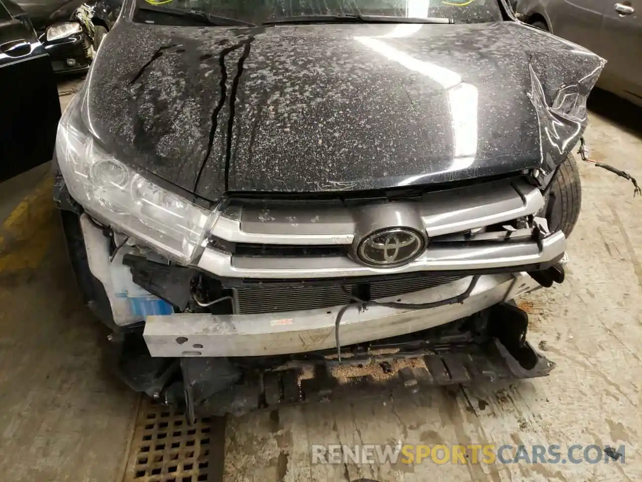 9 Photograph of a damaged car 5TDBZRFH8KS964443 TOYOTA HIGHLANDER 2019