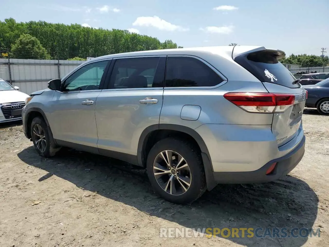2 Photograph of a damaged car 5TDBZRFH8KS972395 TOYOTA HIGHLANDER 2019
