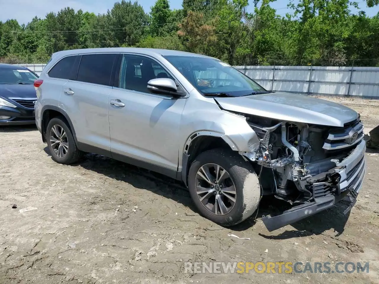 4 Photograph of a damaged car 5TDBZRFH8KS972395 TOYOTA HIGHLANDER 2019