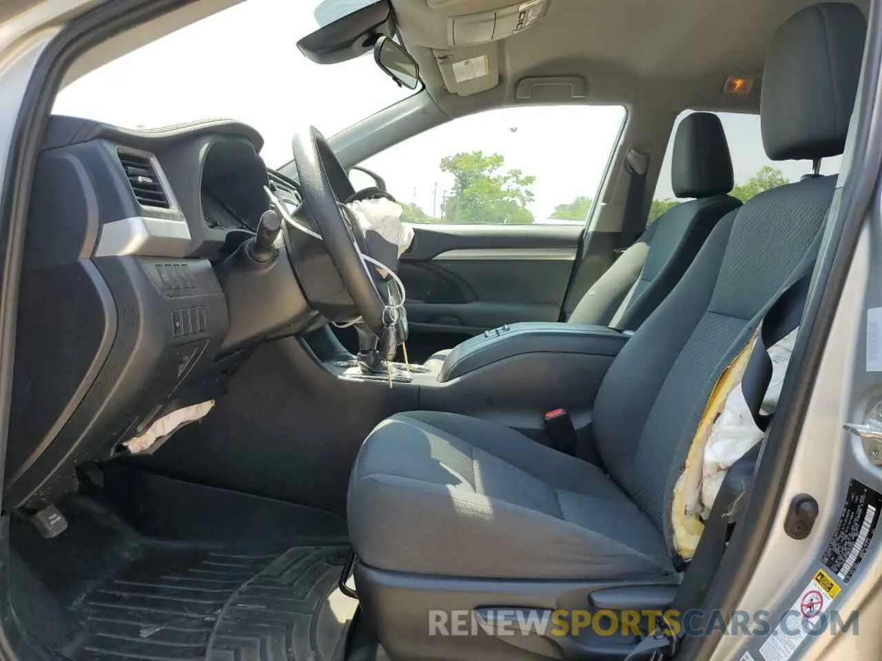 7 Photograph of a damaged car 5TDBZRFH8KS972395 TOYOTA HIGHLANDER 2019