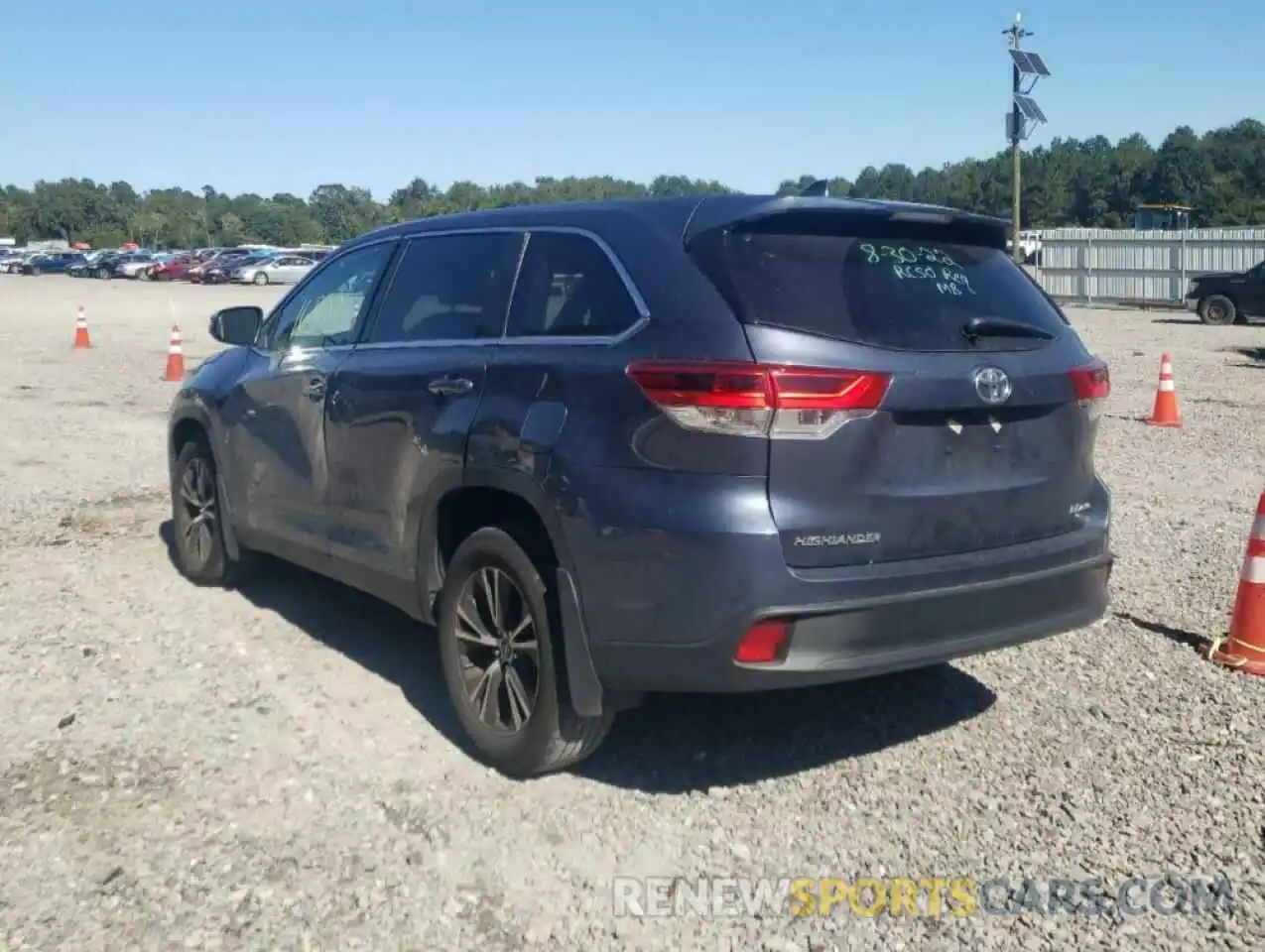 3 Photograph of a damaged car 5TDBZRFH8KS973997 TOYOTA HIGHLANDER 2019