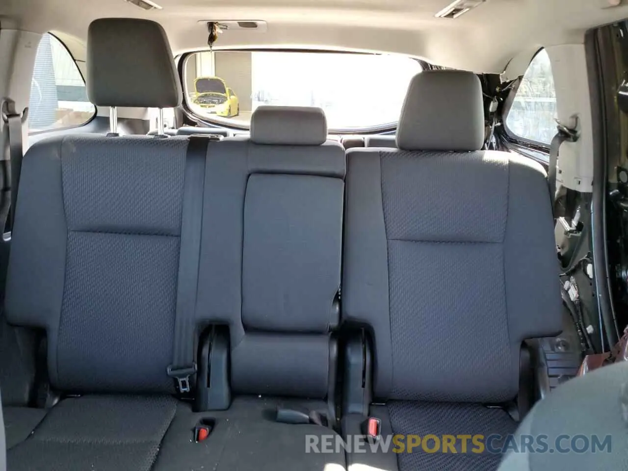10 Photograph of a damaged car 5TDBZRFH8KS981436 TOYOTA HIGHLANDER 2019