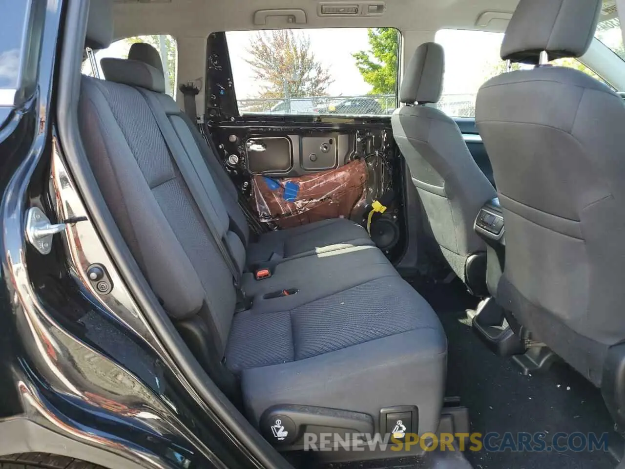 11 Photograph of a damaged car 5TDBZRFH8KS981436 TOYOTA HIGHLANDER 2019
