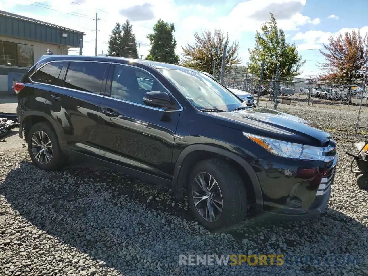 4 Photograph of a damaged car 5TDBZRFH8KS981436 TOYOTA HIGHLANDER 2019