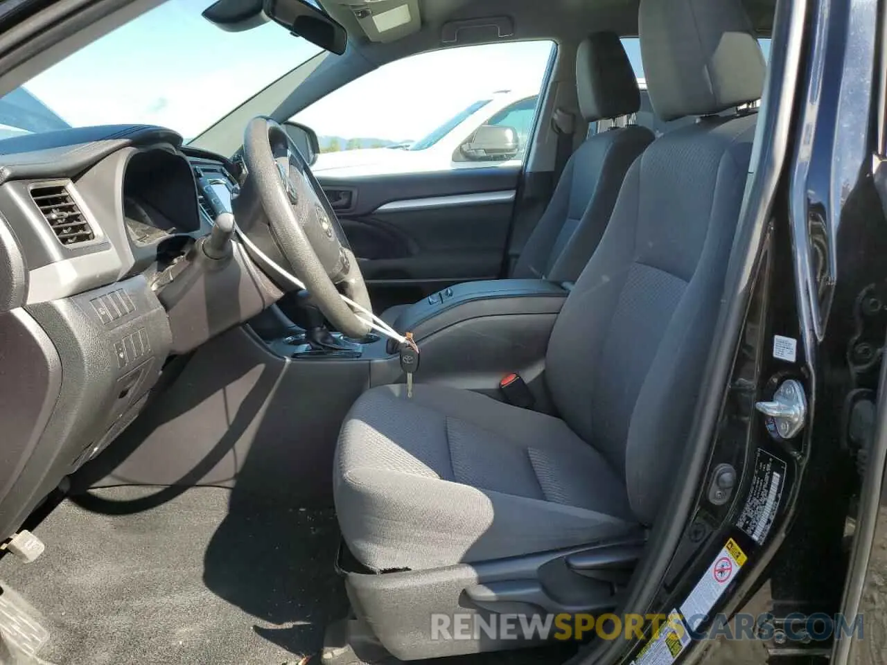 7 Photograph of a damaged car 5TDBZRFH8KS981436 TOYOTA HIGHLANDER 2019