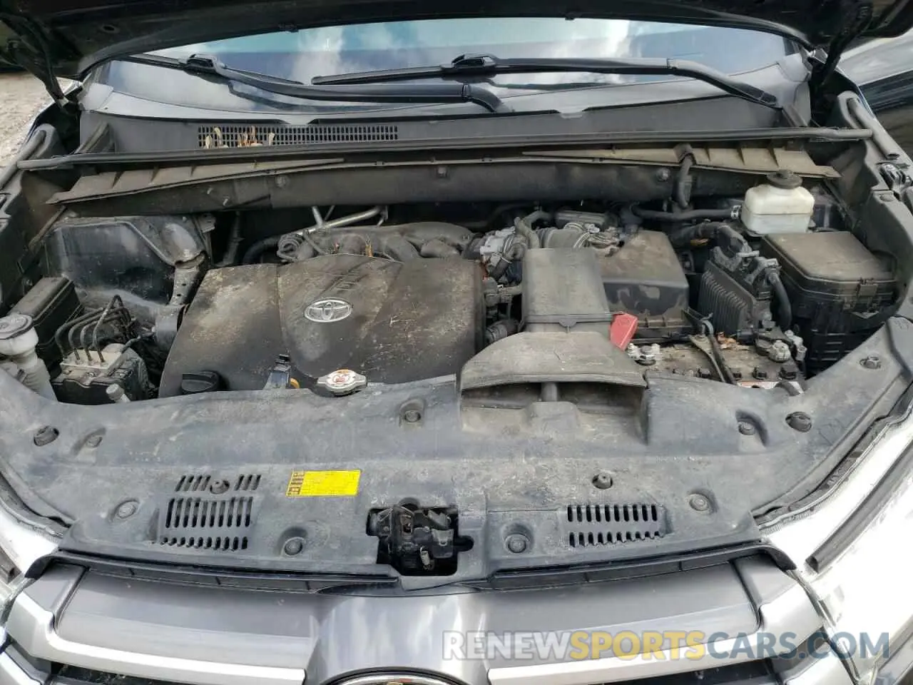 12 Photograph of a damaged car 5TDBZRFH8KS982425 TOYOTA HIGHLANDER 2019