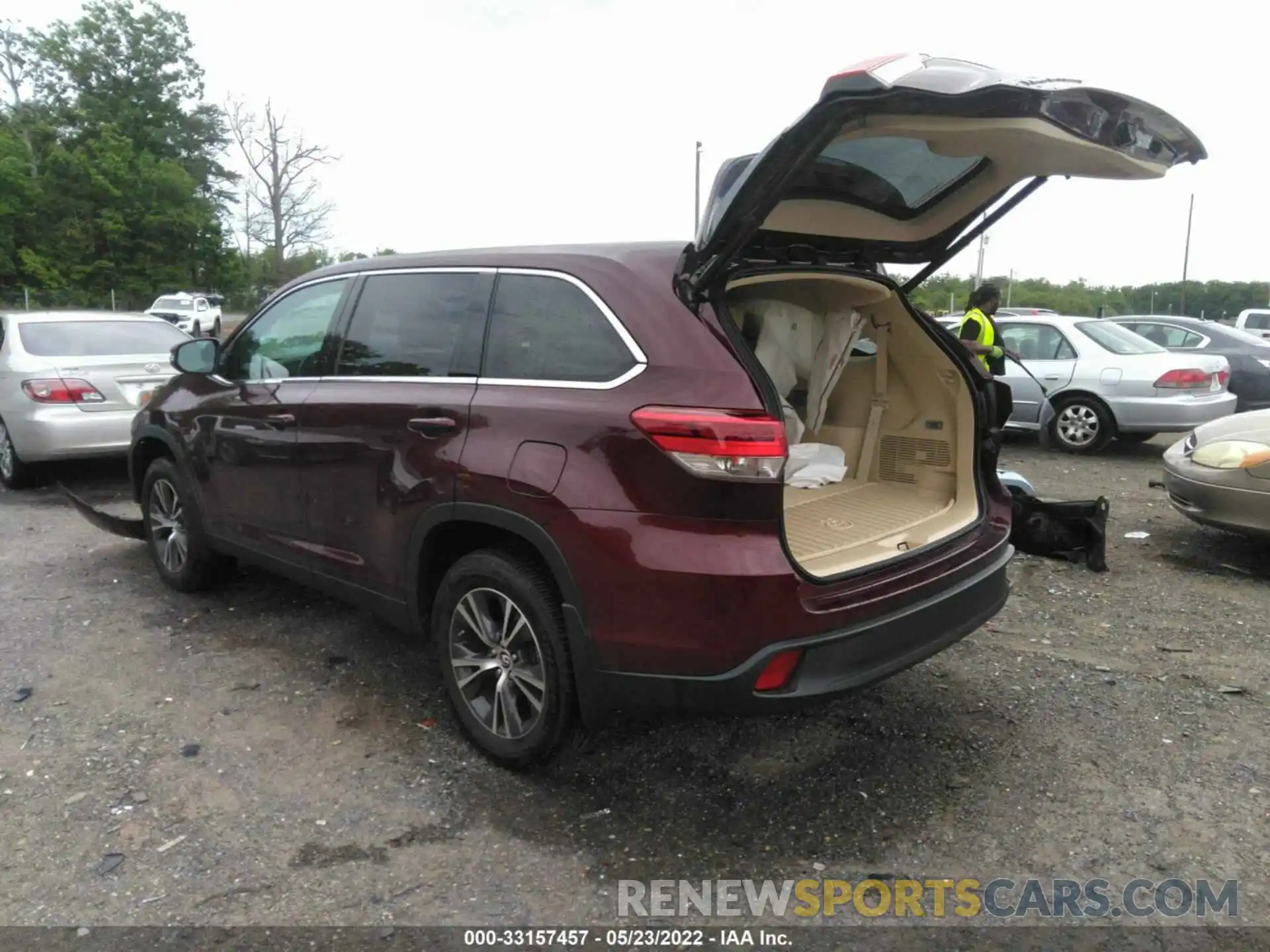 3 Photograph of a damaged car 5TDBZRFH8KS990380 TOYOTA HIGHLANDER 2019