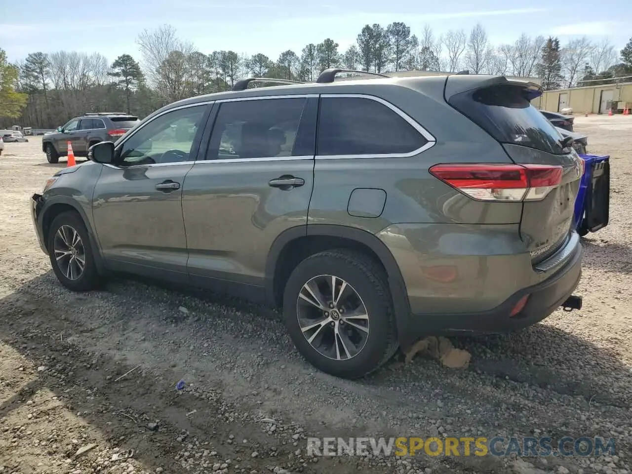 2 Photograph of a damaged car 5TDBZRFH8KS992145 TOYOTA HIGHLANDER 2019