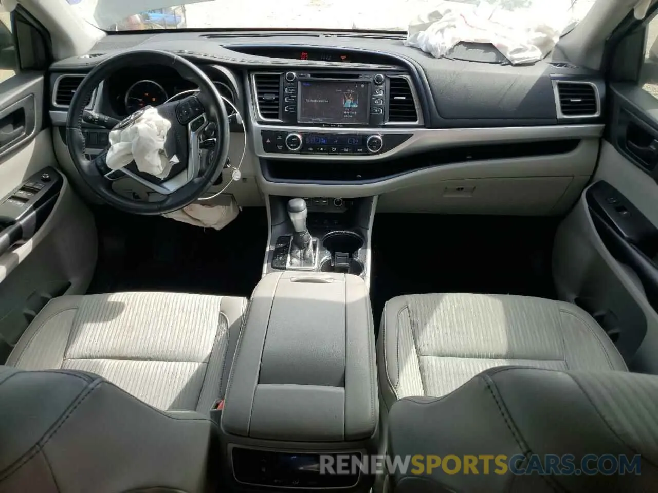8 Photograph of a damaged car 5TDBZRFH8KS992145 TOYOTA HIGHLANDER 2019