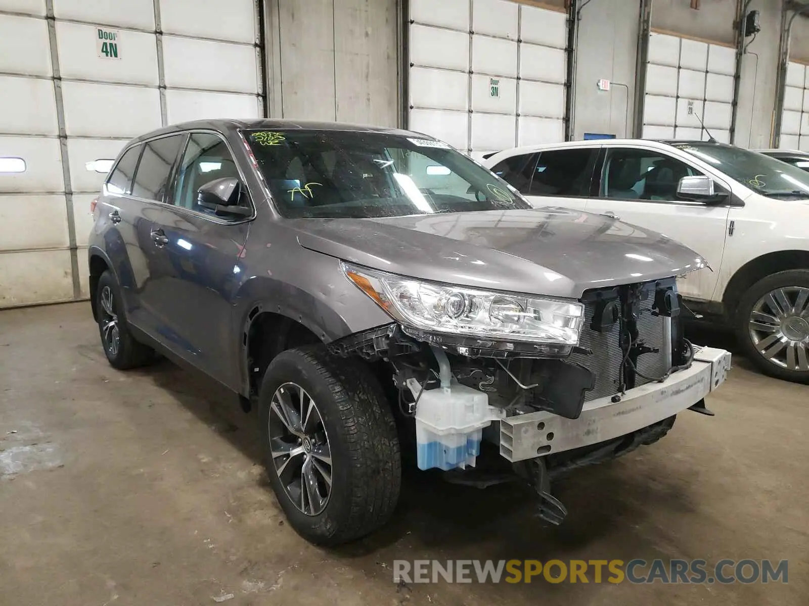 1 Photograph of a damaged car 5TDBZRFH9KS702981 TOYOTA HIGHLANDER 2019