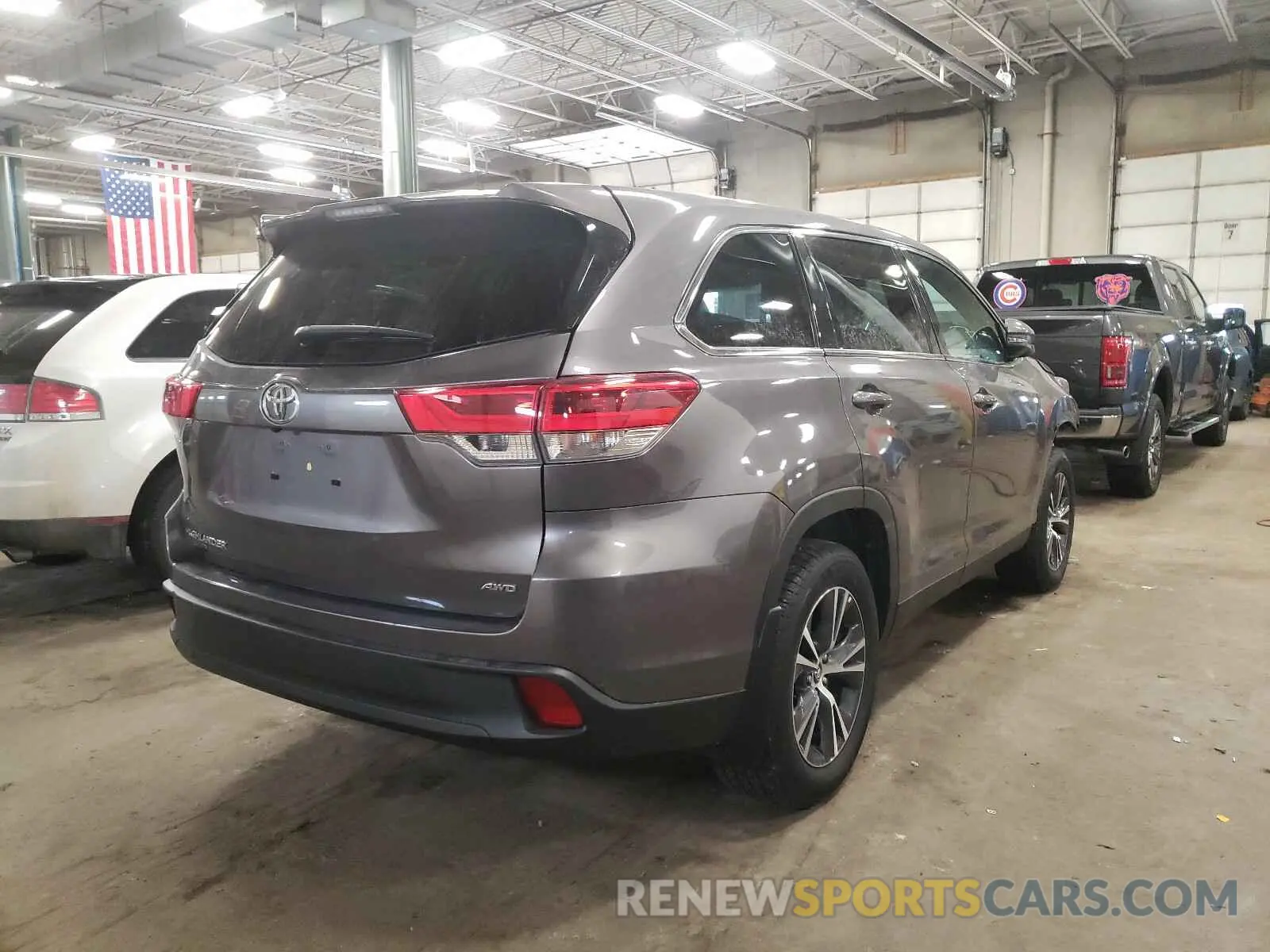4 Photograph of a damaged car 5TDBZRFH9KS702981 TOYOTA HIGHLANDER 2019