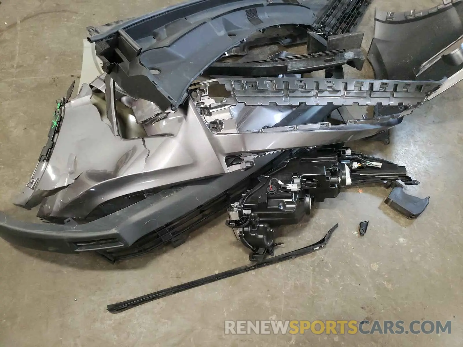 9 Photograph of a damaged car 5TDBZRFH9KS702981 TOYOTA HIGHLANDER 2019