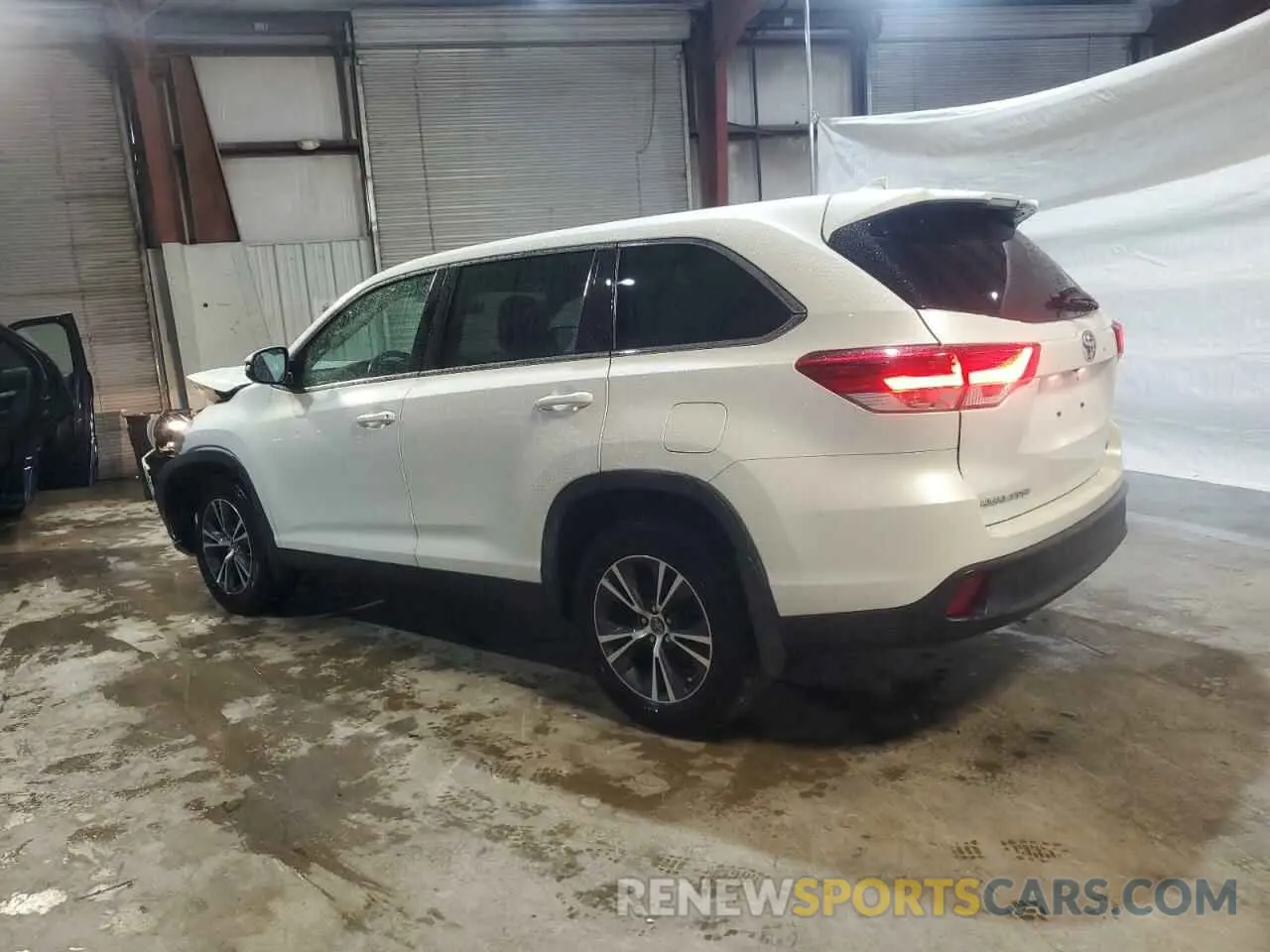 2 Photograph of a damaged car 5TDBZRFH9KS708649 TOYOTA HIGHLANDER 2019