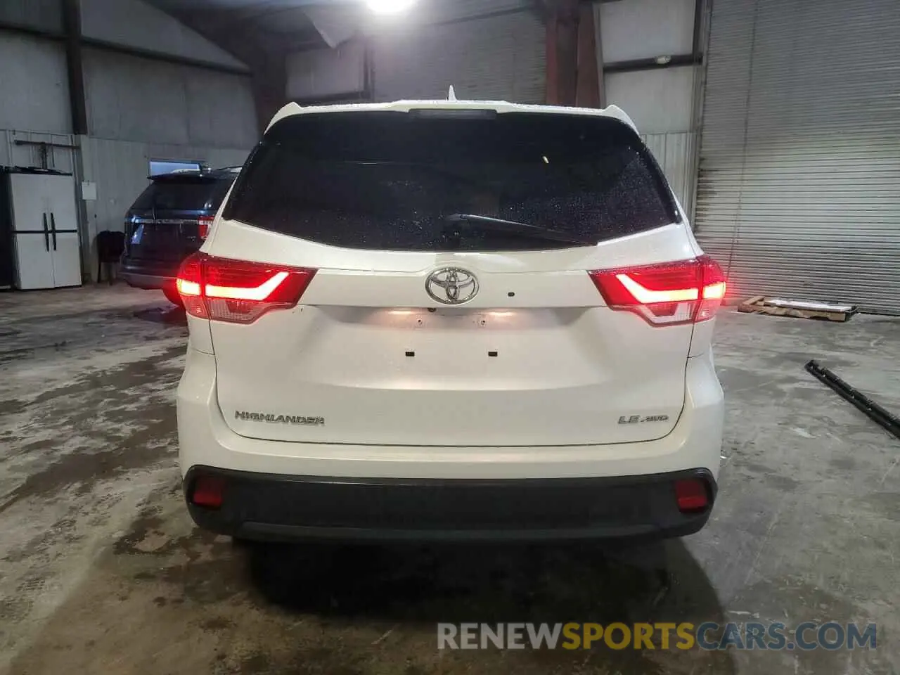 6 Photograph of a damaged car 5TDBZRFH9KS708649 TOYOTA HIGHLANDER 2019