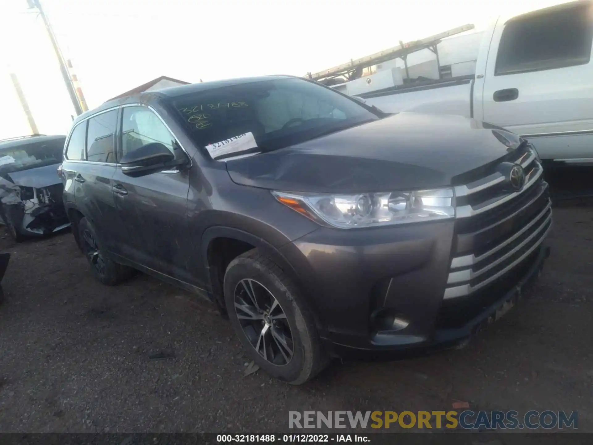 1 Photograph of a damaged car 5TDBZRFH9KS721594 TOYOTA HIGHLANDER 2019