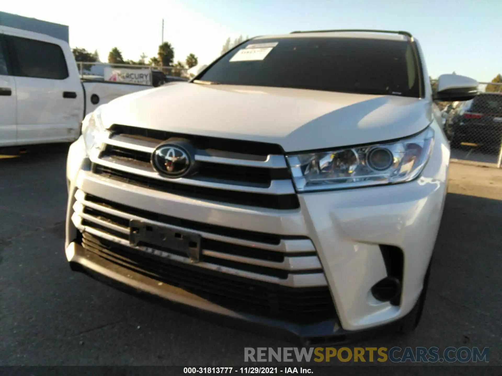 6 Photograph of a damaged car 5TDBZRFH9KS734541 TOYOTA HIGHLANDER 2019