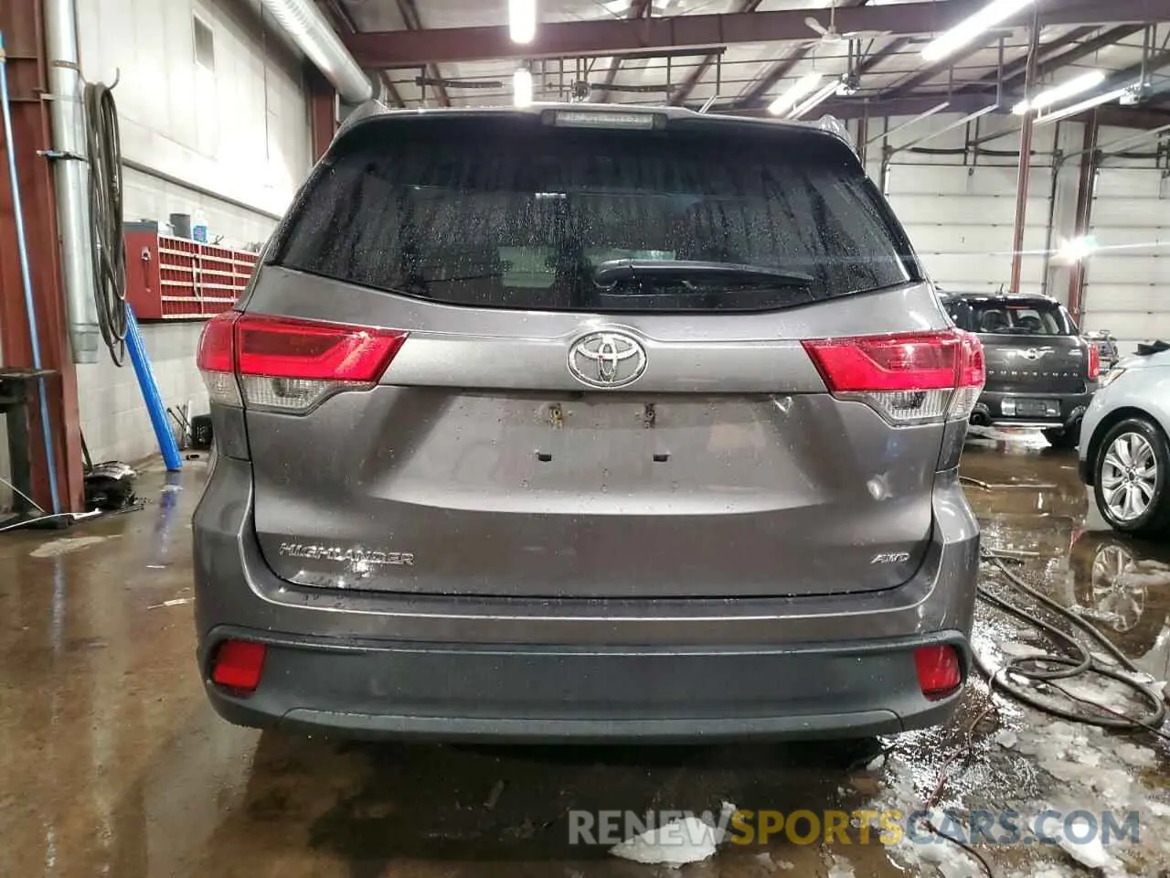 6 Photograph of a damaged car 5TDBZRFH9KS744003 TOYOTA HIGHLANDER 2019