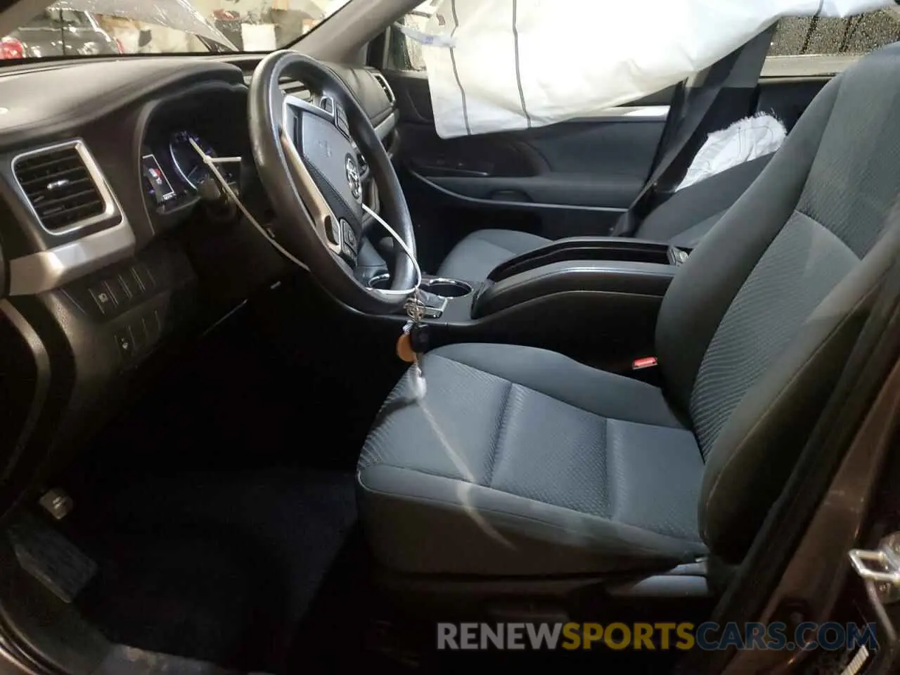 7 Photograph of a damaged car 5TDBZRFH9KS744003 TOYOTA HIGHLANDER 2019