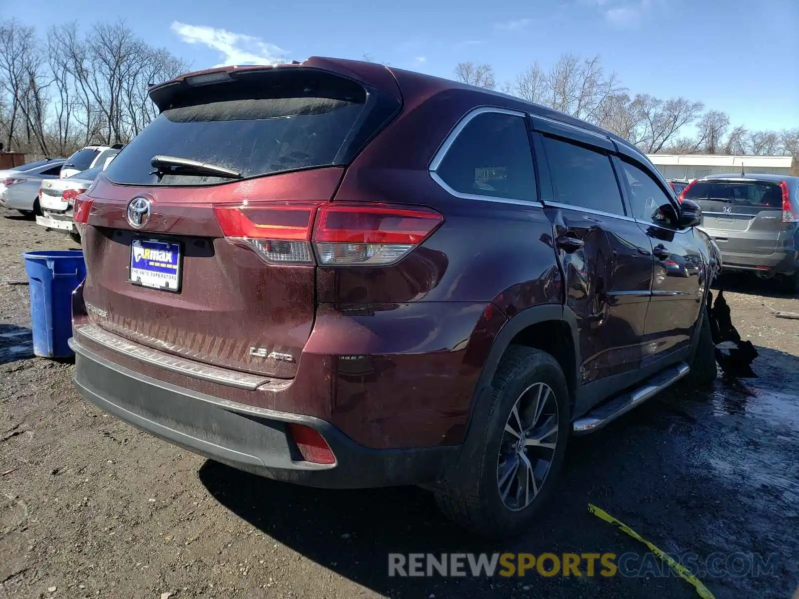 4 Photograph of a damaged car 5TDBZRFH9KS917017 TOYOTA HIGHLANDER 2019