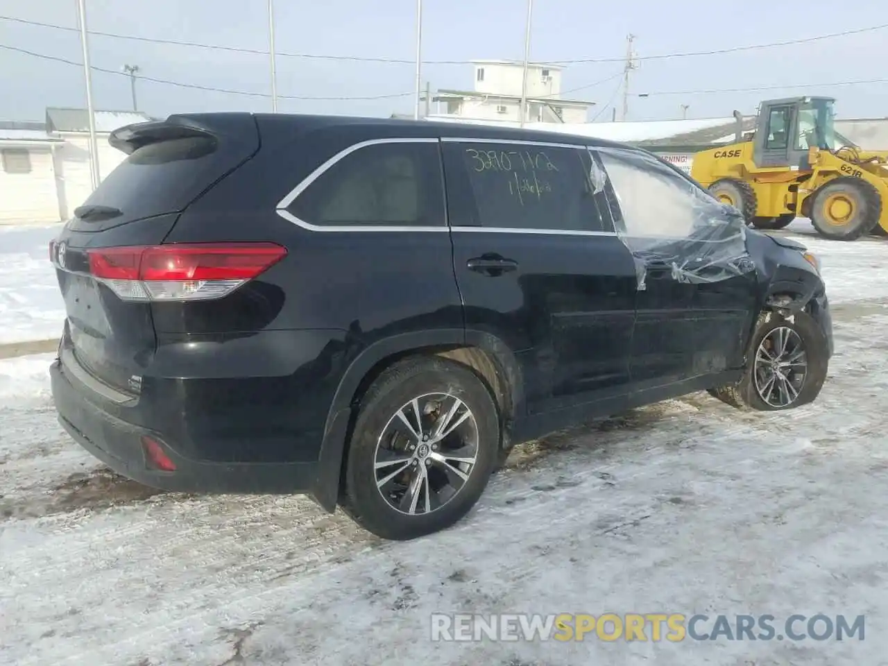 4 Photograph of a damaged car 5TDBZRFH9KS917289 TOYOTA HIGHLANDER 2019