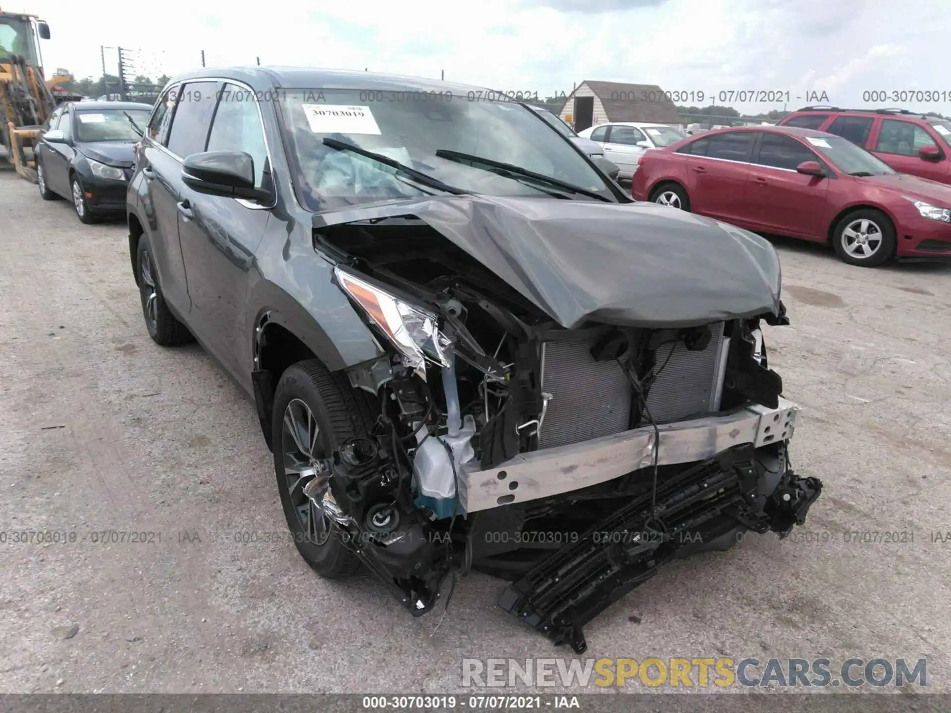 1 Photograph of a damaged car 5TDBZRFH9KS917681 TOYOTA HIGHLANDER 2019