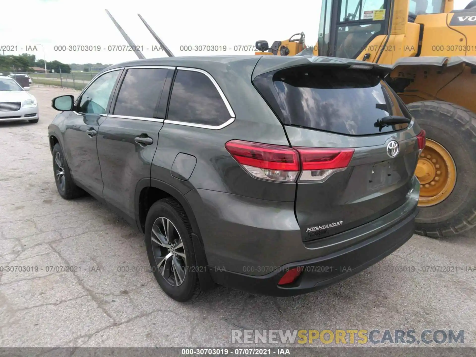 3 Photograph of a damaged car 5TDBZRFH9KS917681 TOYOTA HIGHLANDER 2019