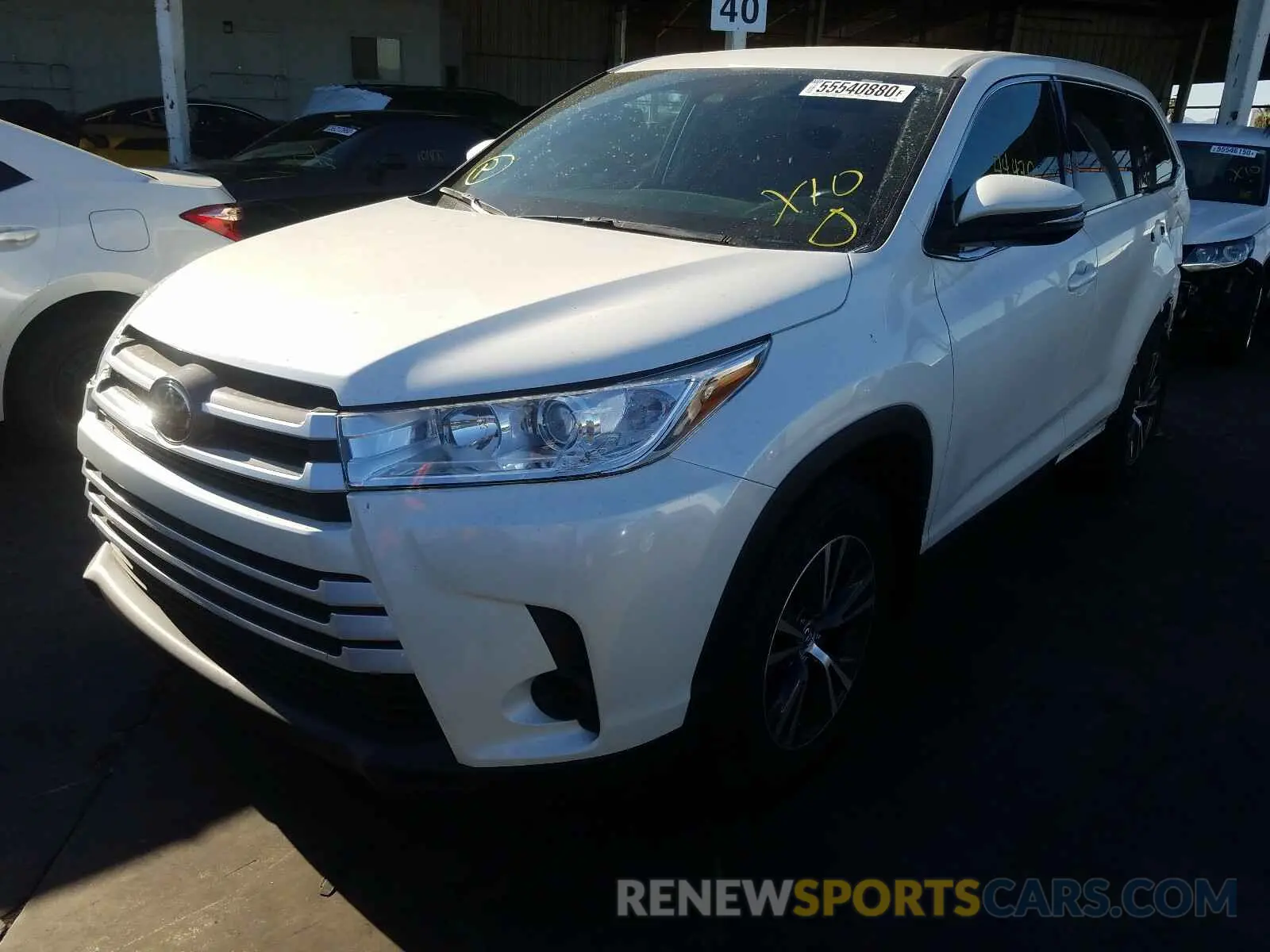 2 Photograph of a damaged car 5TDBZRFH9KS923867 TOYOTA HIGHLANDER 2019