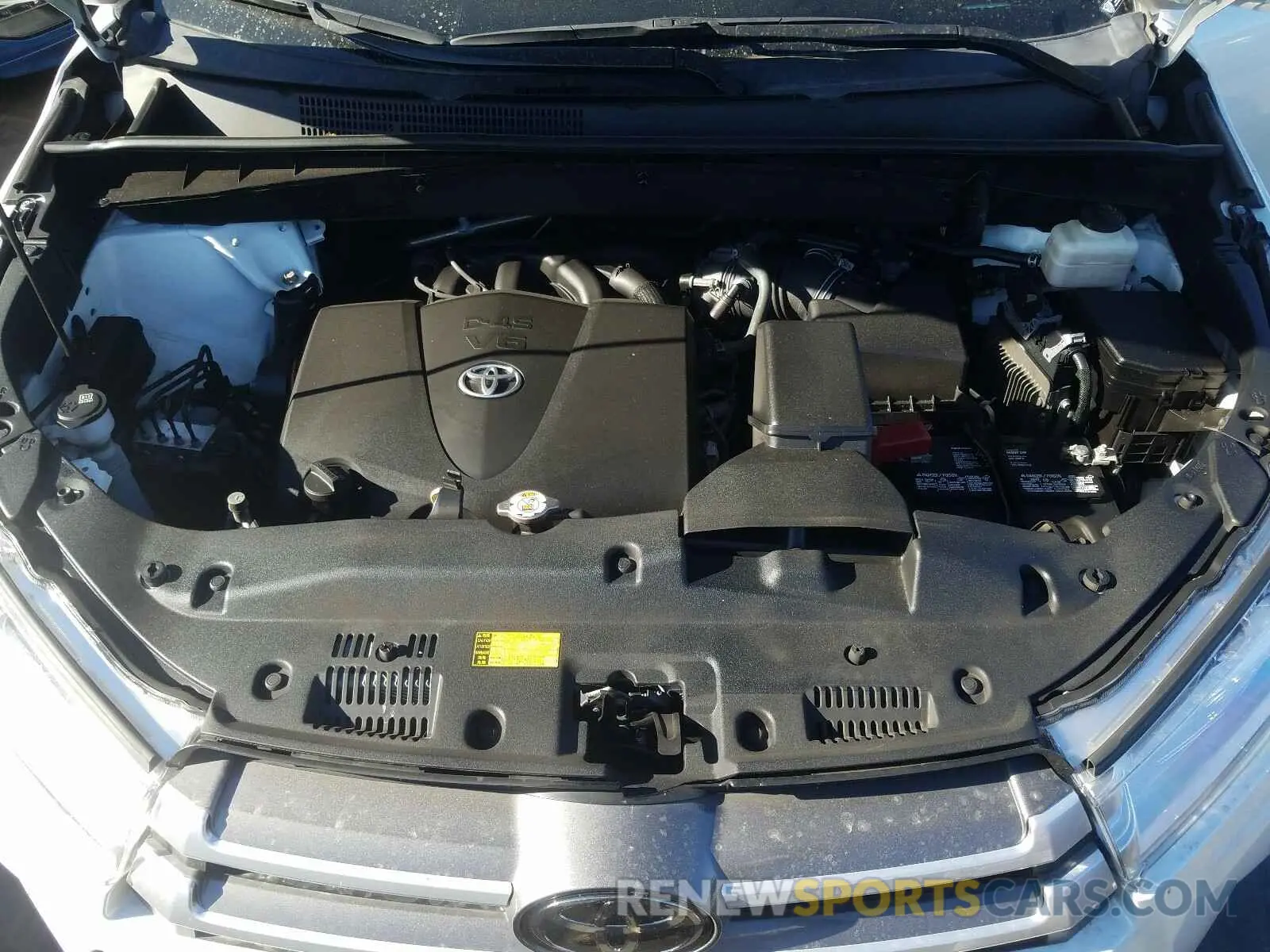 7 Photograph of a damaged car 5TDBZRFH9KS923867 TOYOTA HIGHLANDER 2019