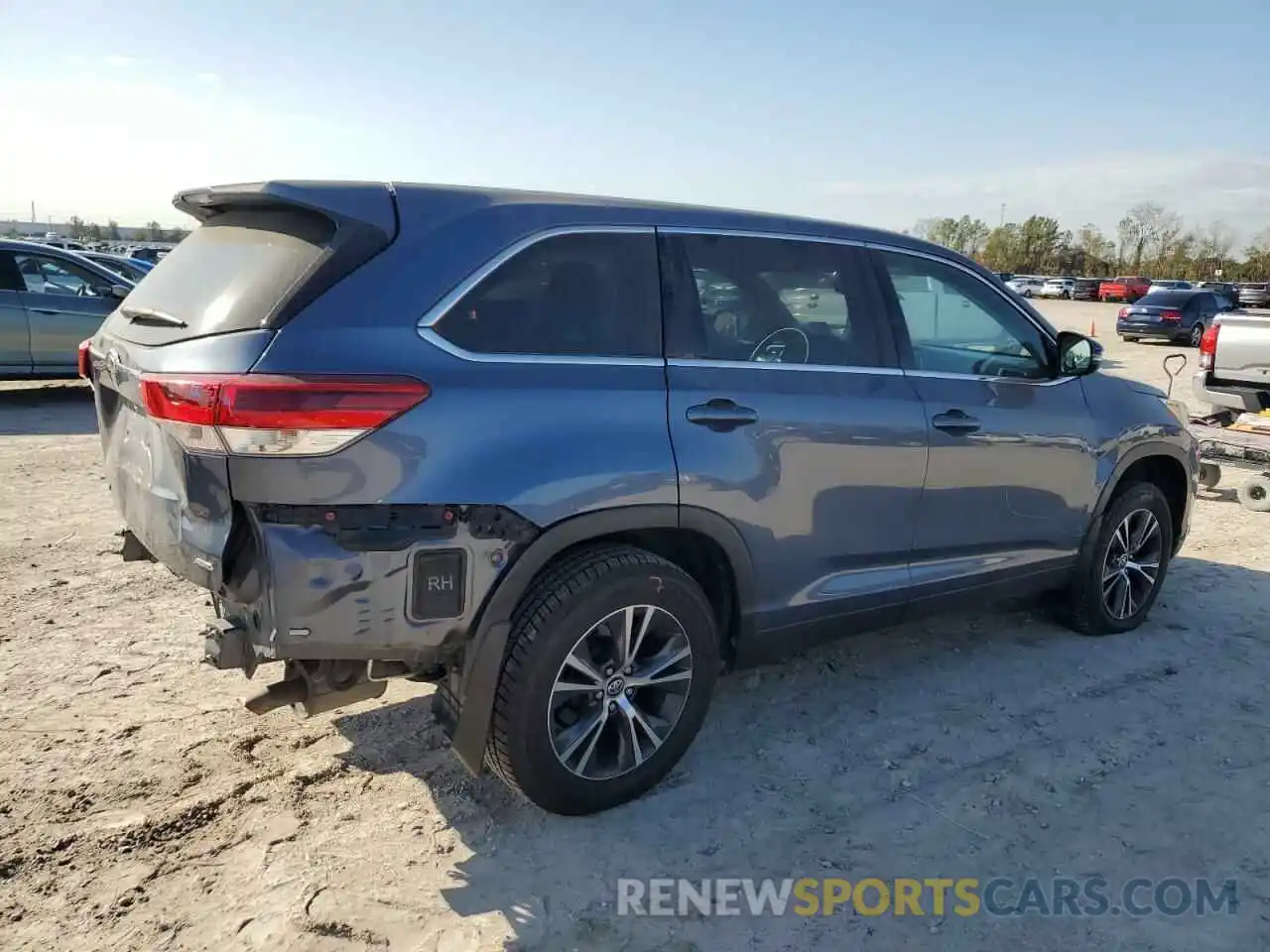 3 Photograph of a damaged car 5TDBZRFH9KS924260 TOYOTA HIGHLANDER 2019