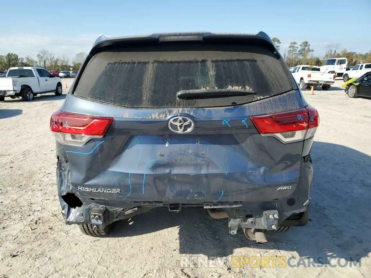 6 Photograph of a damaged car 5TDBZRFH9KS924260 TOYOTA HIGHLANDER 2019