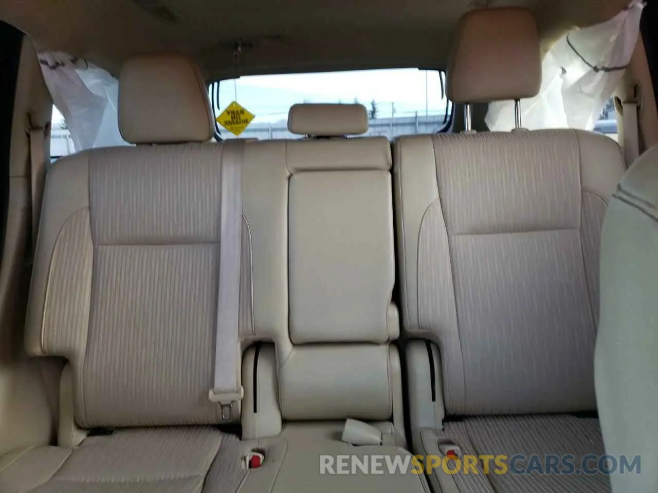 10 Photograph of a damaged car 5TDBZRFH9KS925800 TOYOTA HIGHLANDER 2019