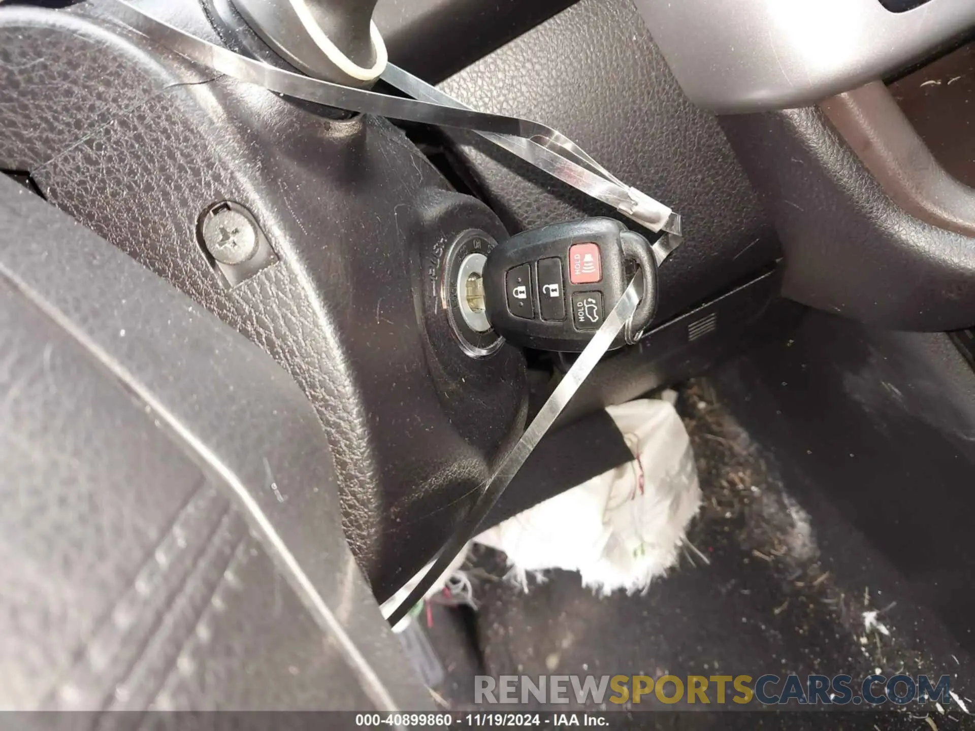11 Photograph of a damaged car 5TDBZRFH9KS932424 TOYOTA HIGHLANDER 2019