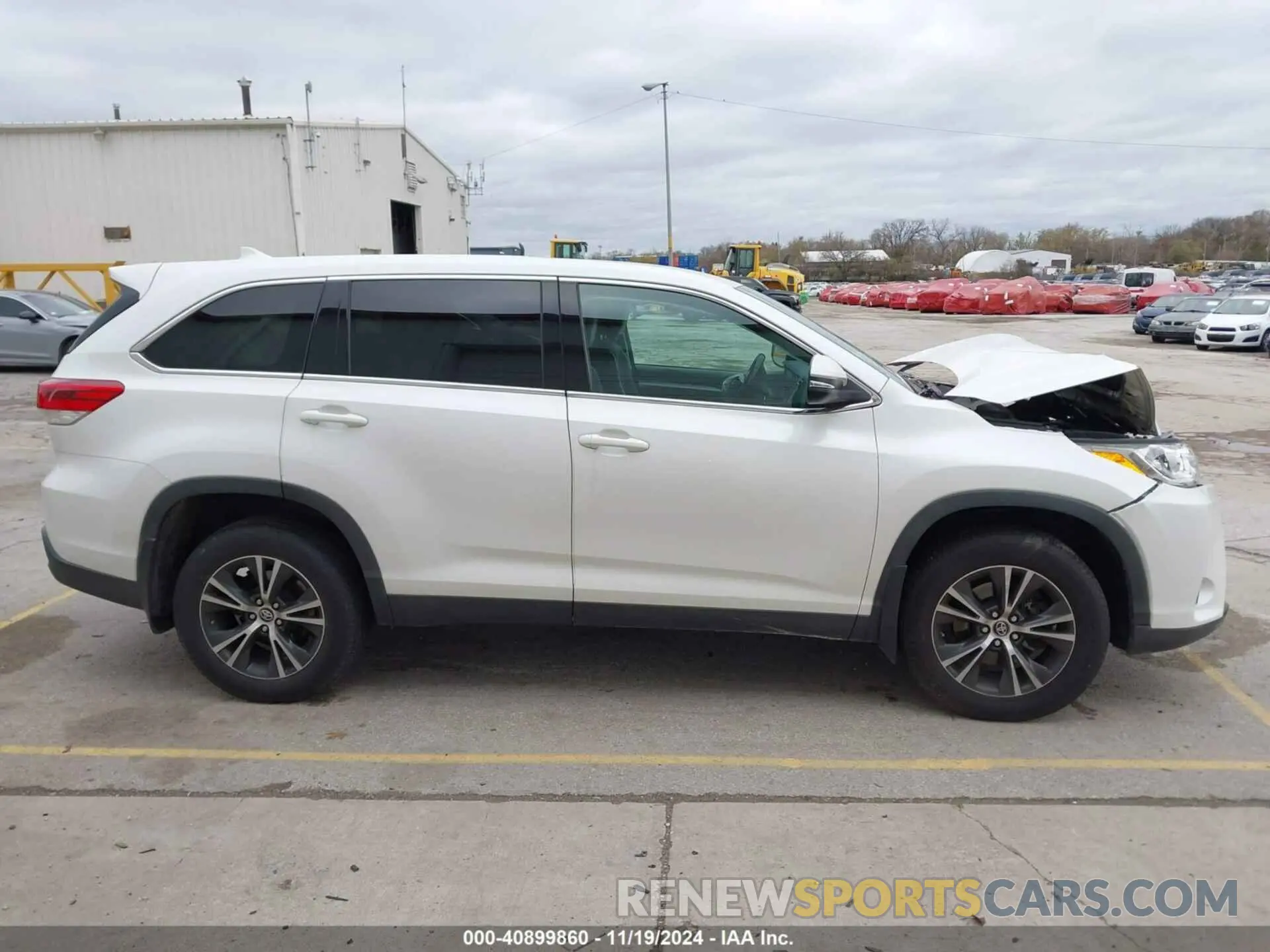 13 Photograph of a damaged car 5TDBZRFH9KS932424 TOYOTA HIGHLANDER 2019