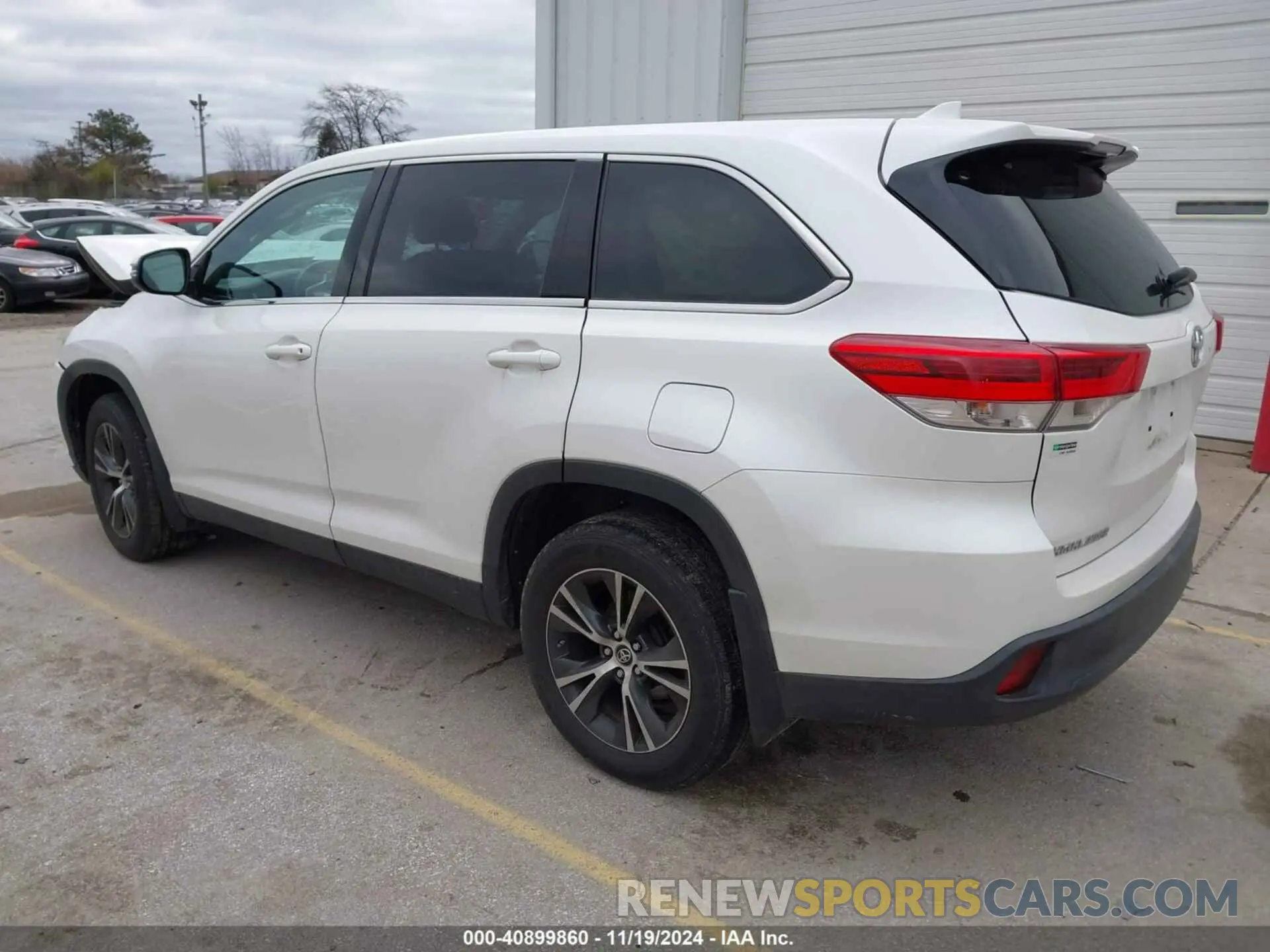 3 Photograph of a damaged car 5TDBZRFH9KS932424 TOYOTA HIGHLANDER 2019
