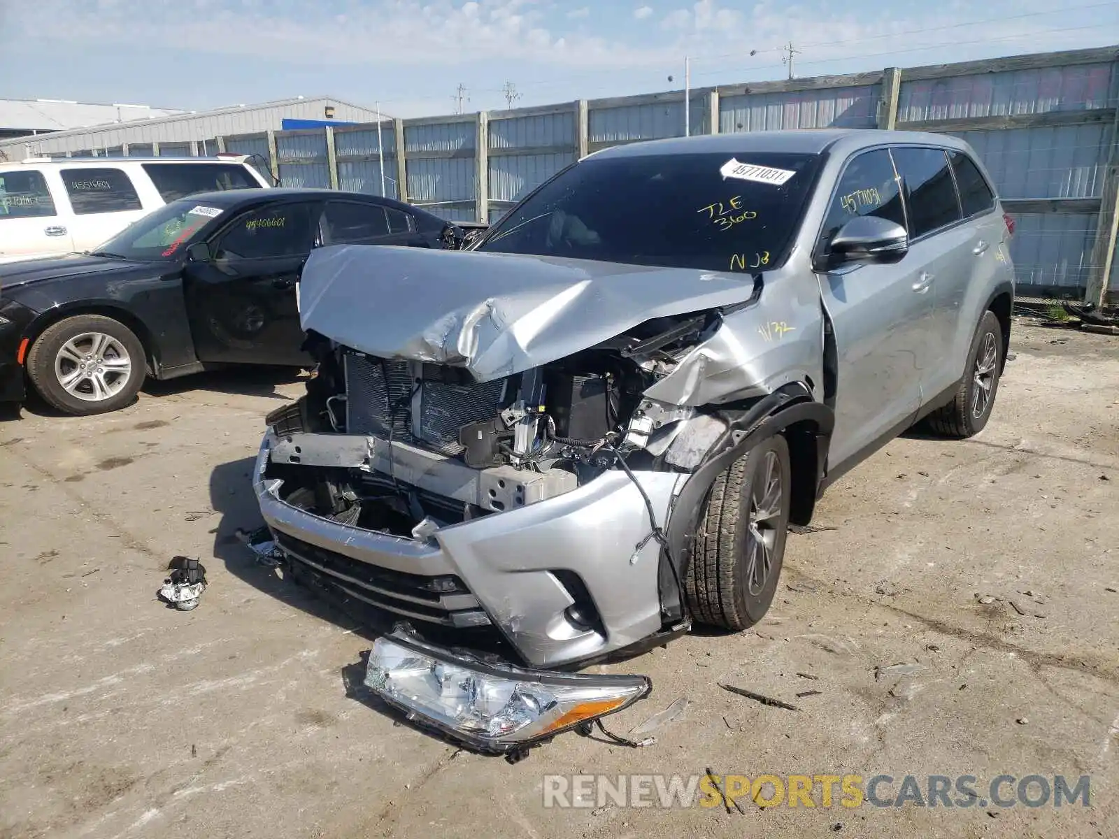 2 Photograph of a damaged car 5TDBZRFH9KS940782 TOYOTA HIGHLANDER 2019