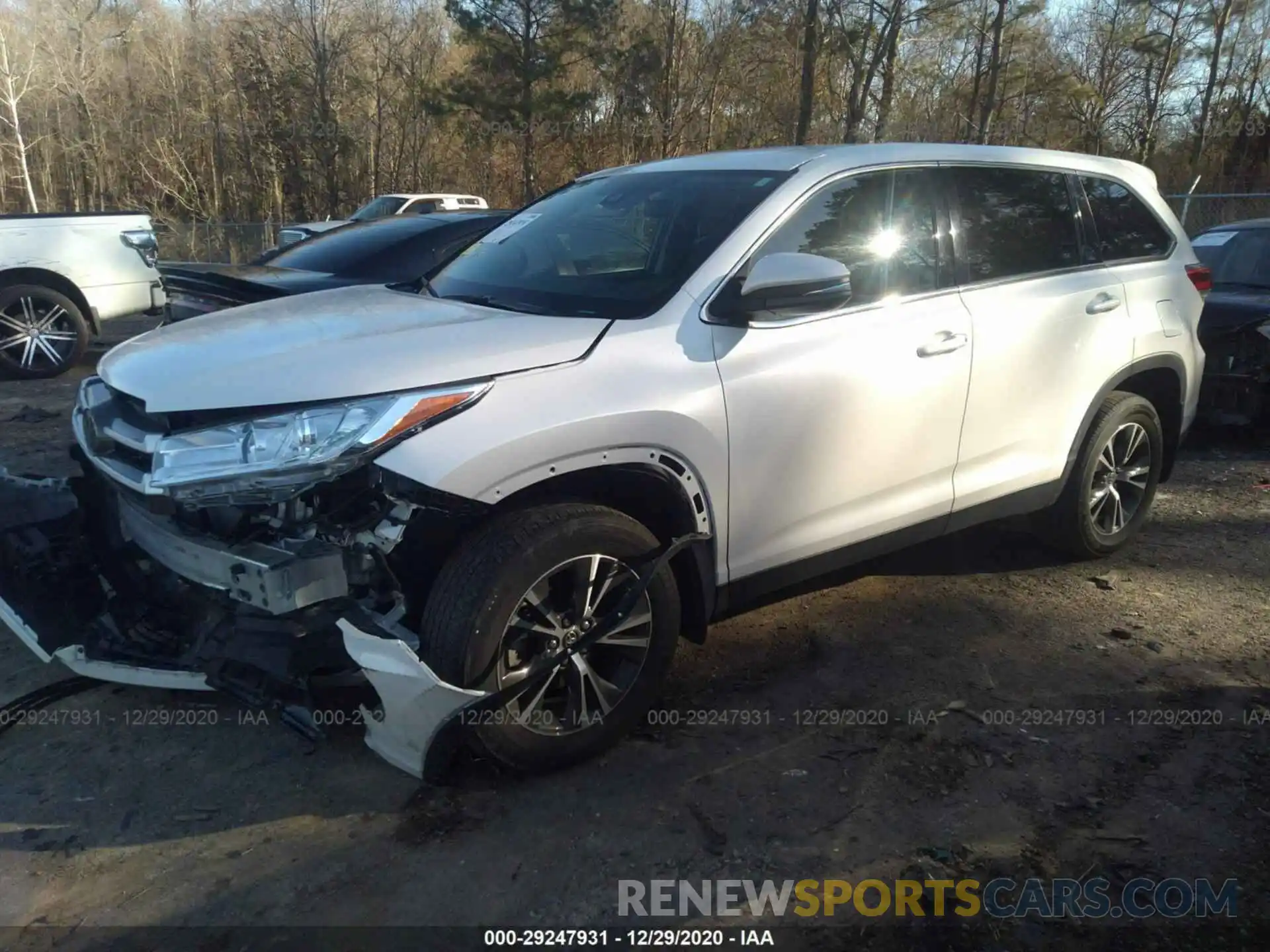 2 Photograph of a damaged car 5TDBZRFH9KS945108 TOYOTA HIGHLANDER 2019