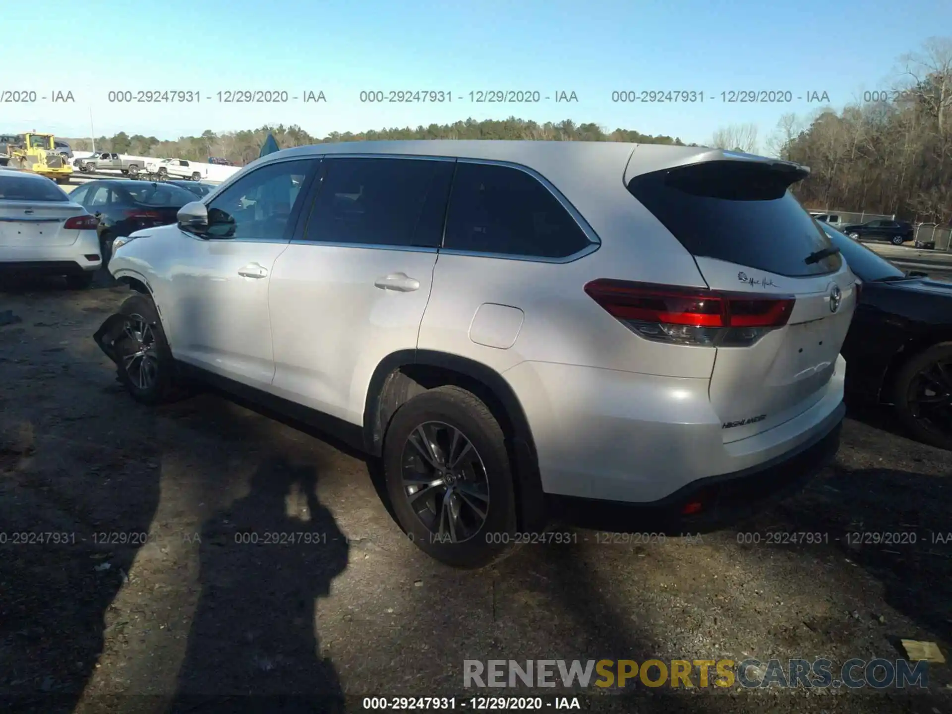 3 Photograph of a damaged car 5TDBZRFH9KS945108 TOYOTA HIGHLANDER 2019